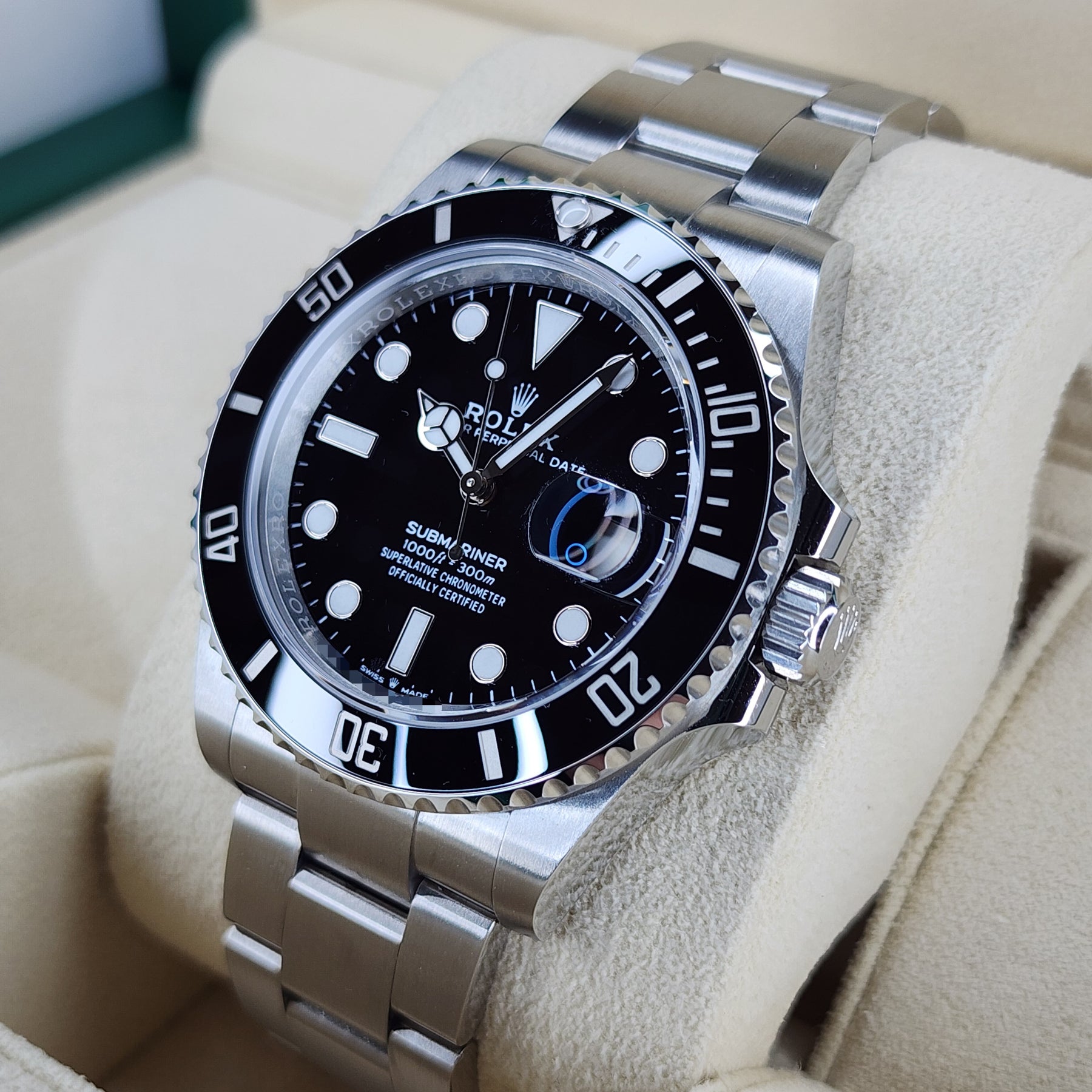 Rolex Submariner Date 126610LN case, bezel view