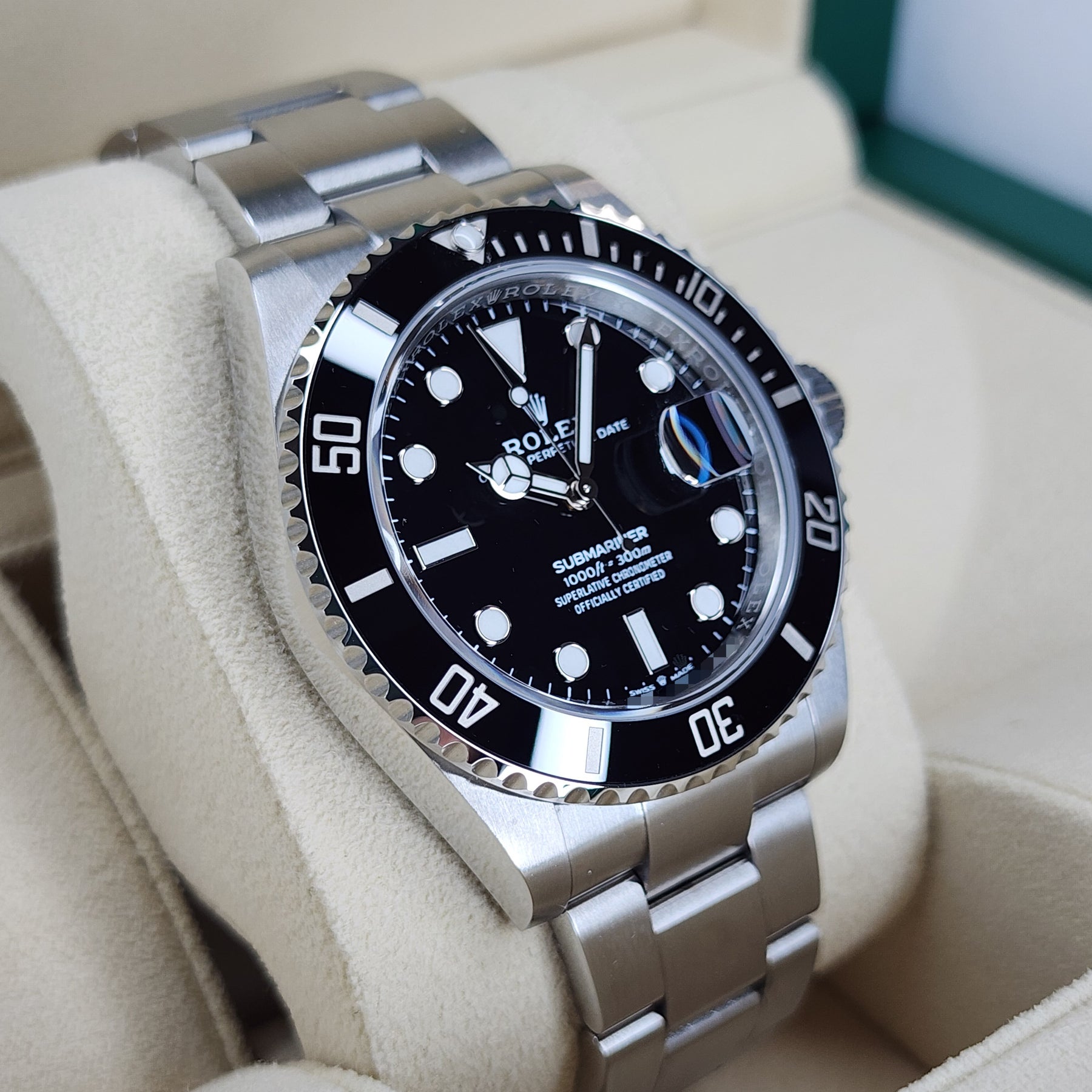 Rolex Submariner Date 126610LN left side case view