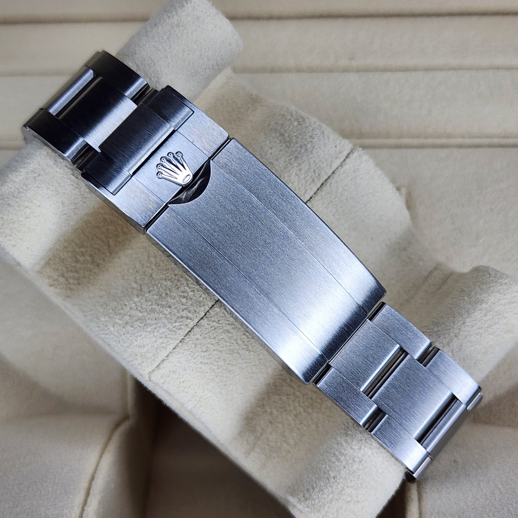 Rolex Submariner Date 126610LN clasp view