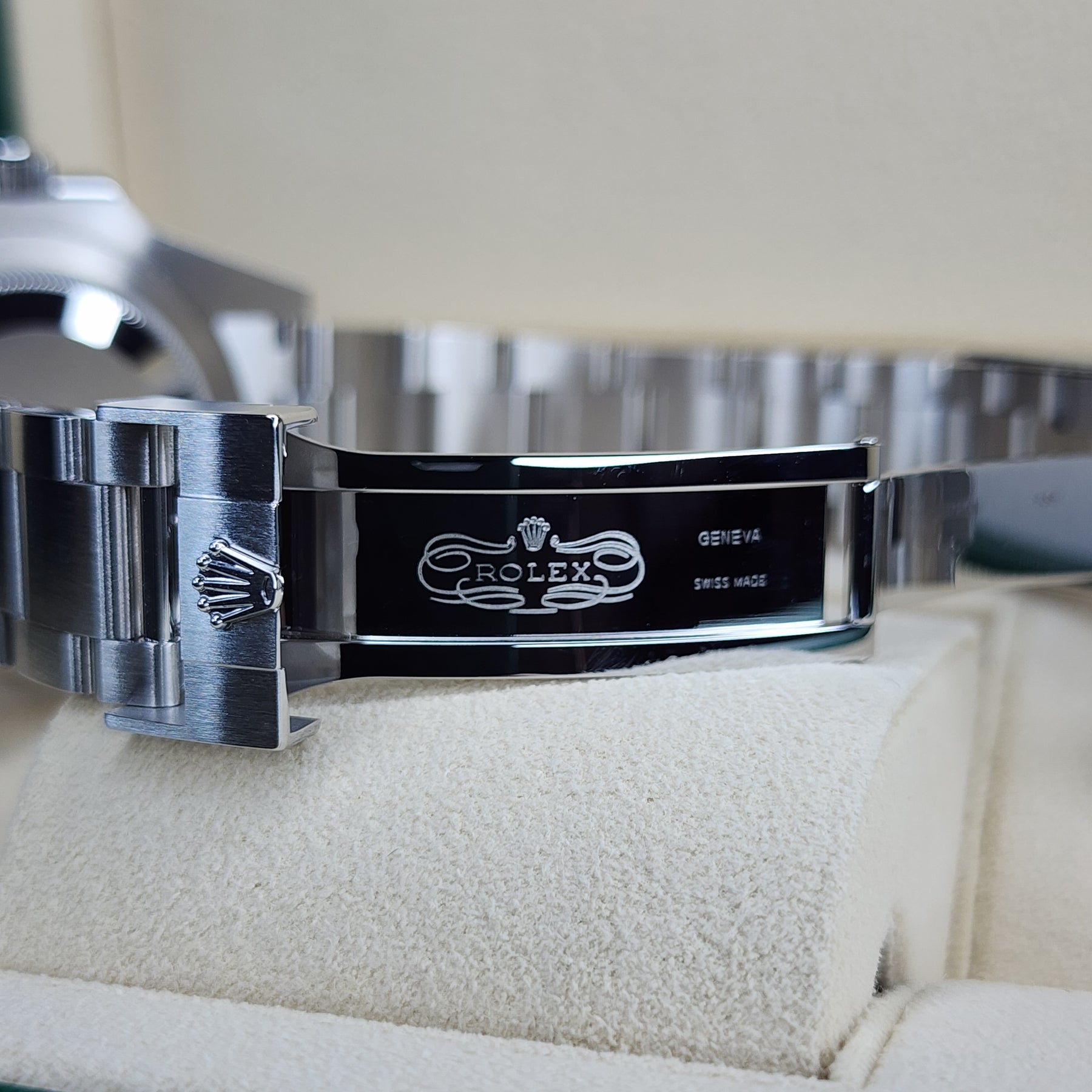 Rolex Submariner Date 126610LN clasp view