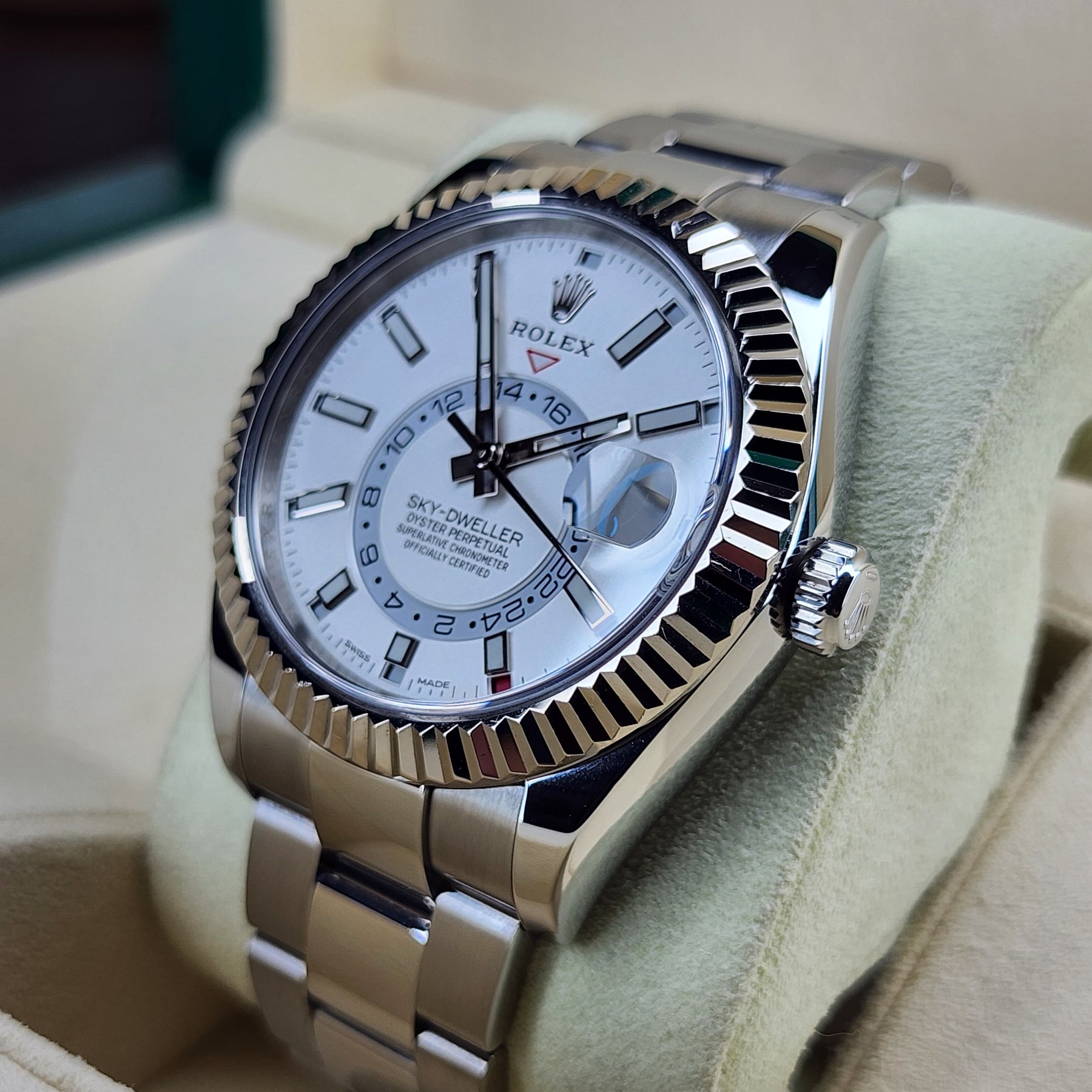 Rolex Sky-Dweller White 326934 ivory dial rigth side view