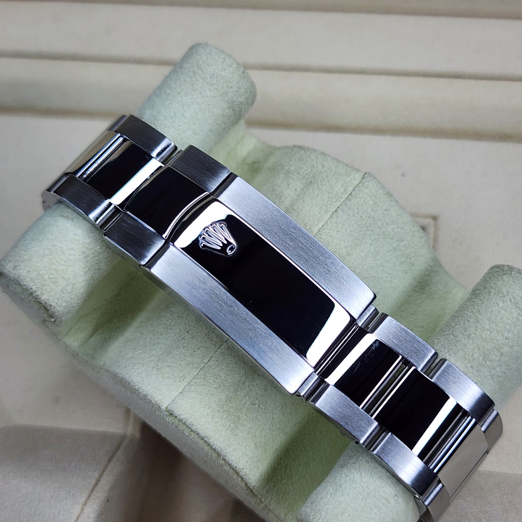 Rolex Sky-Dweller White 326934 clasp view