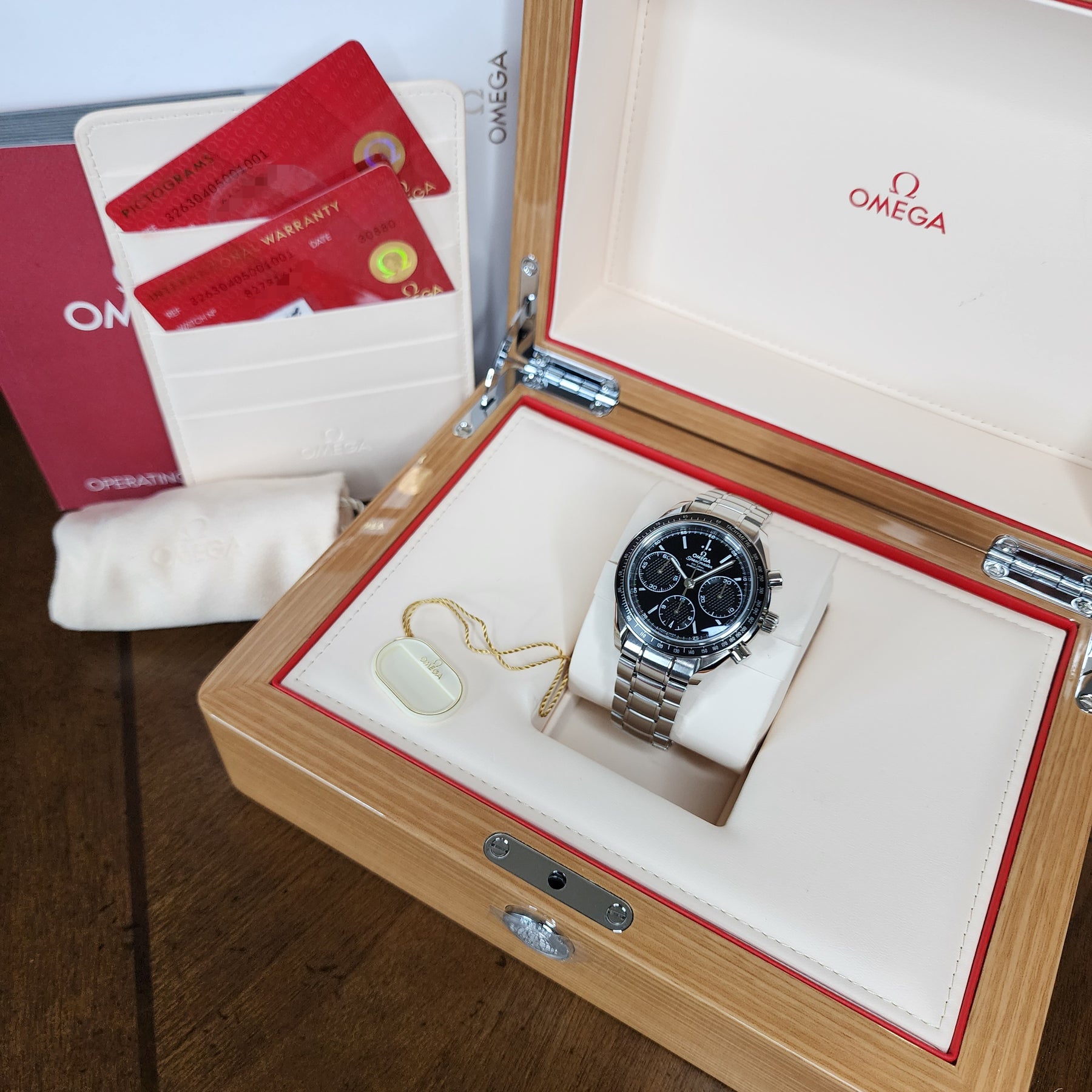 Omega Speedmaster Racing 40mm full set view