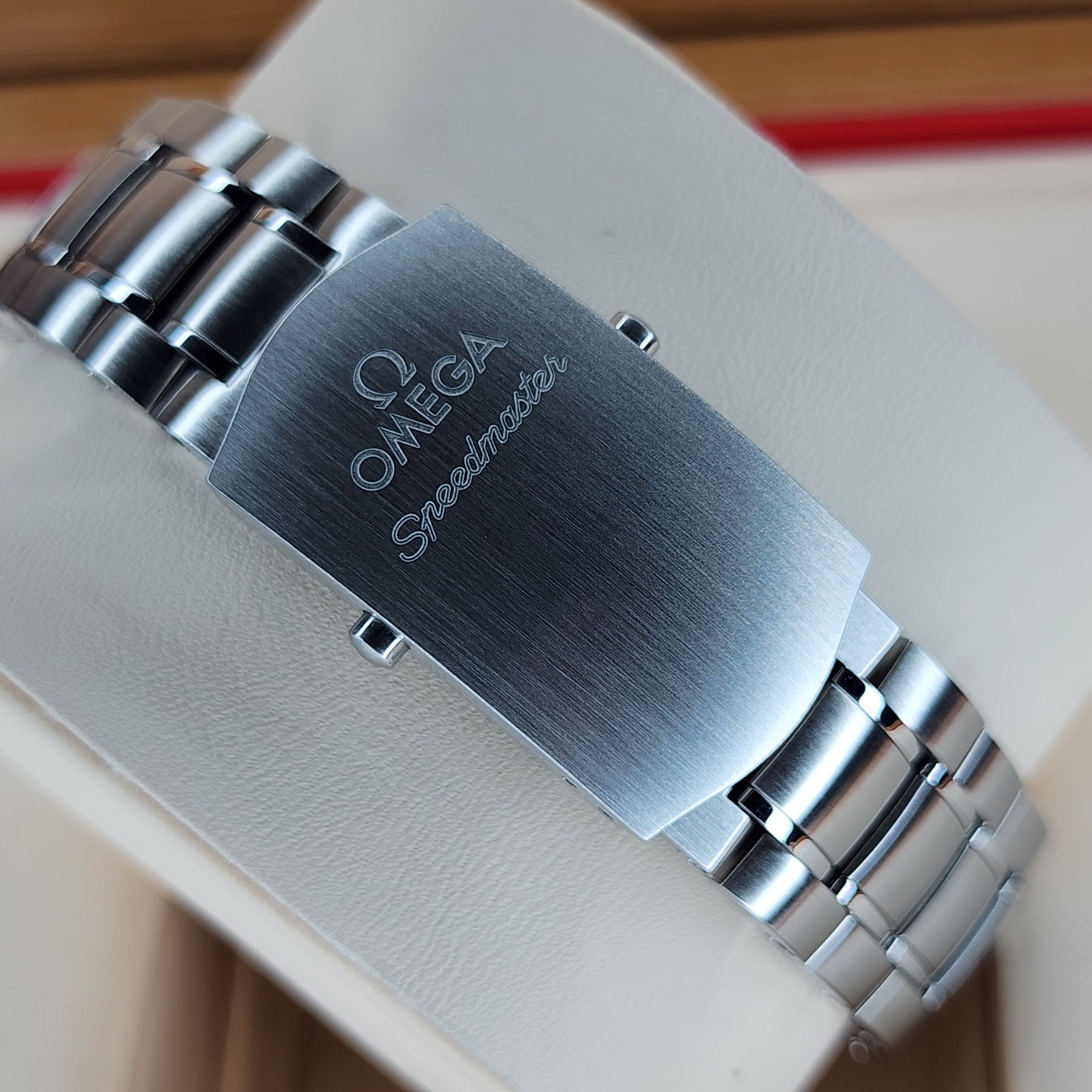 Omega Speedmaster Racing 40mm clasp view