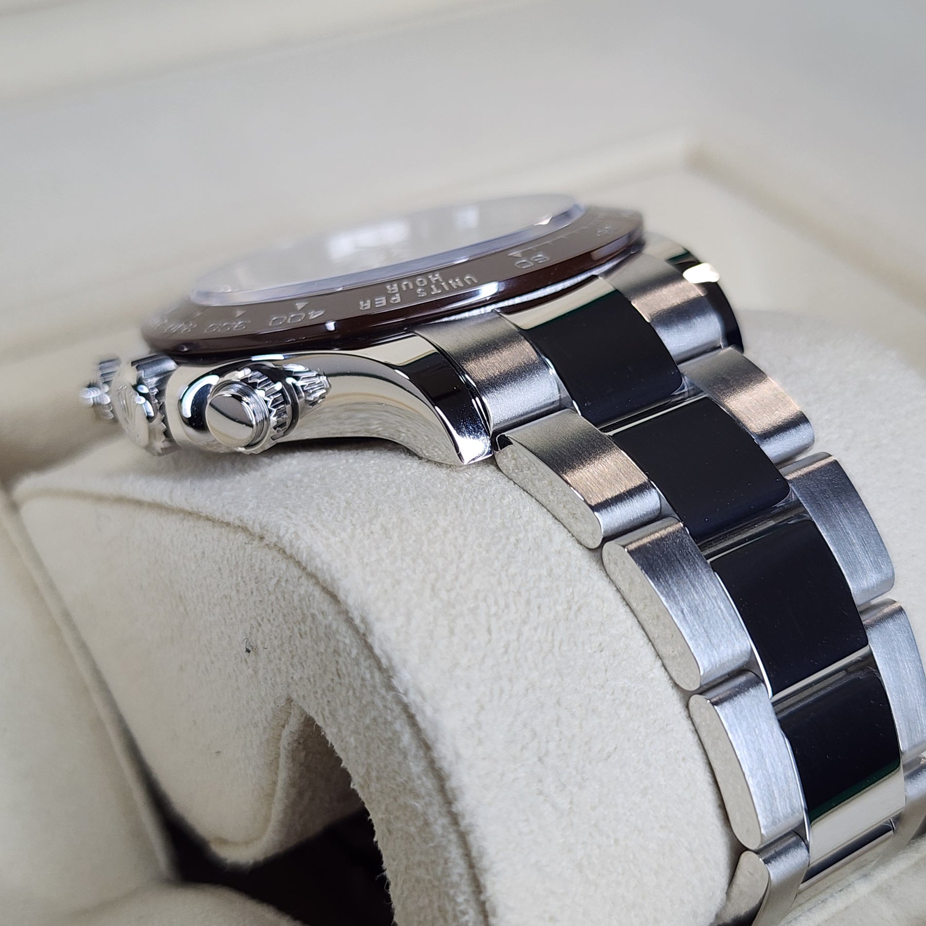 Rolex Daytona Platinum 116506 lug view