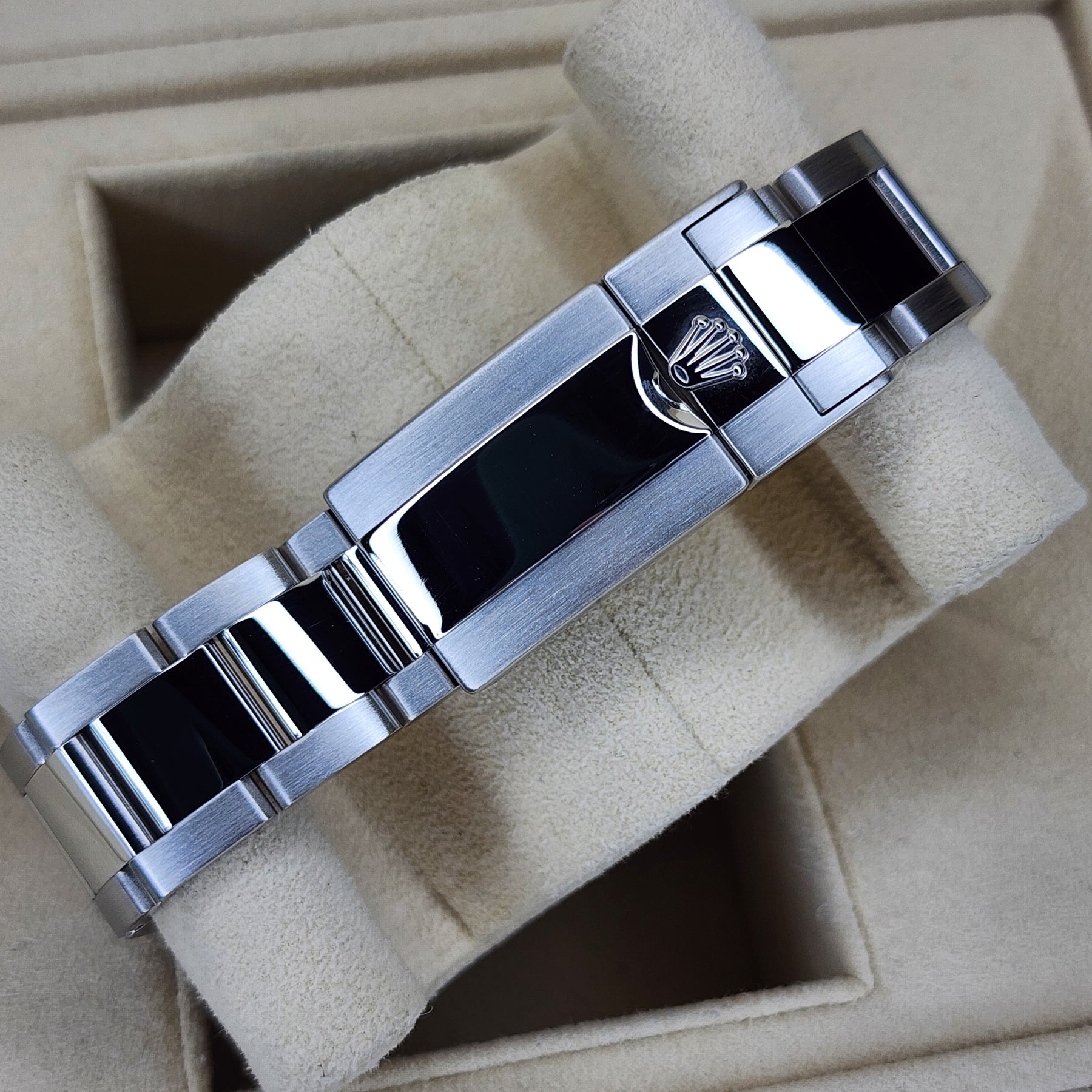 Rolex Daytona Platinum 116506 clasp view