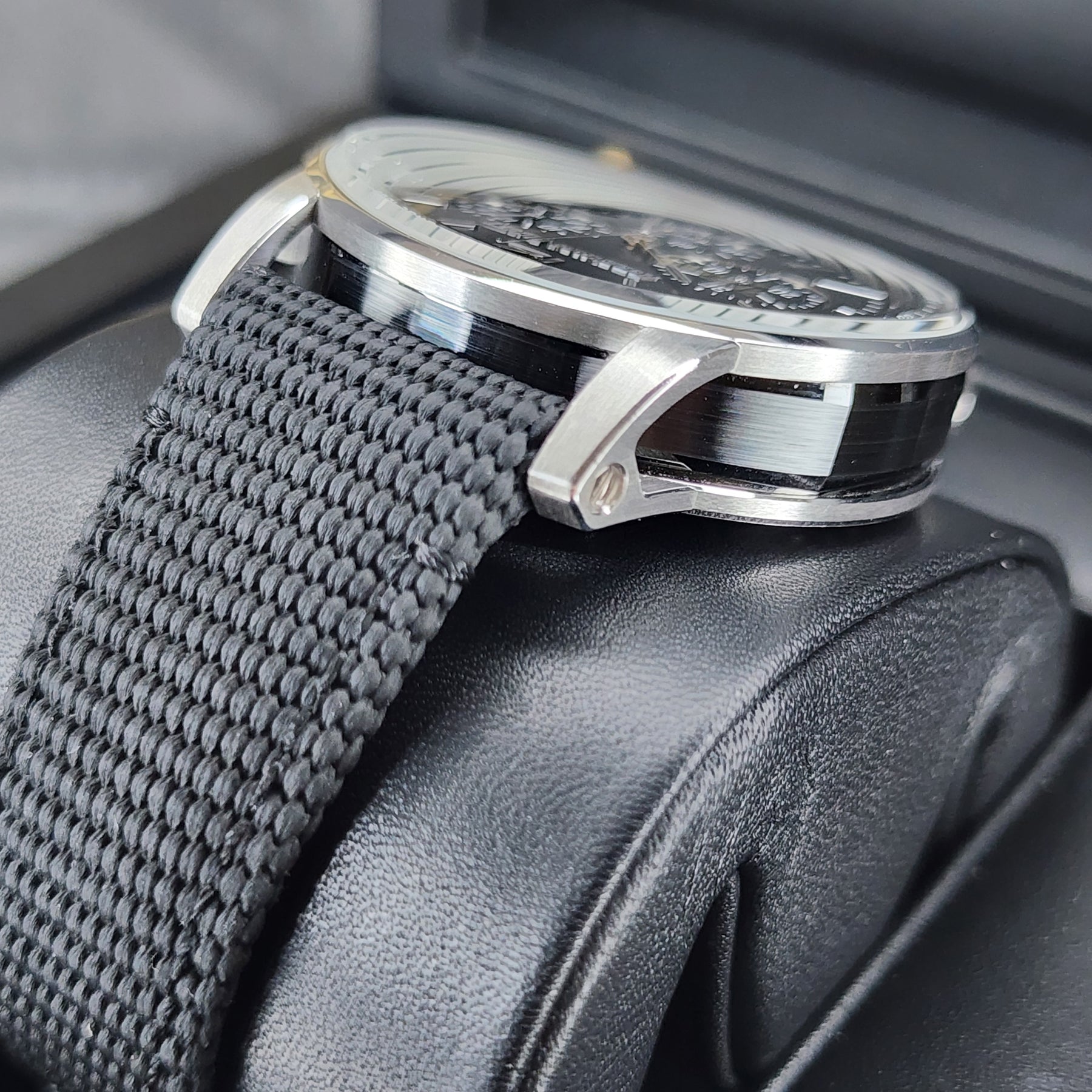 AP Code 11.59 Fly Back Chronograph 41mm lugs view