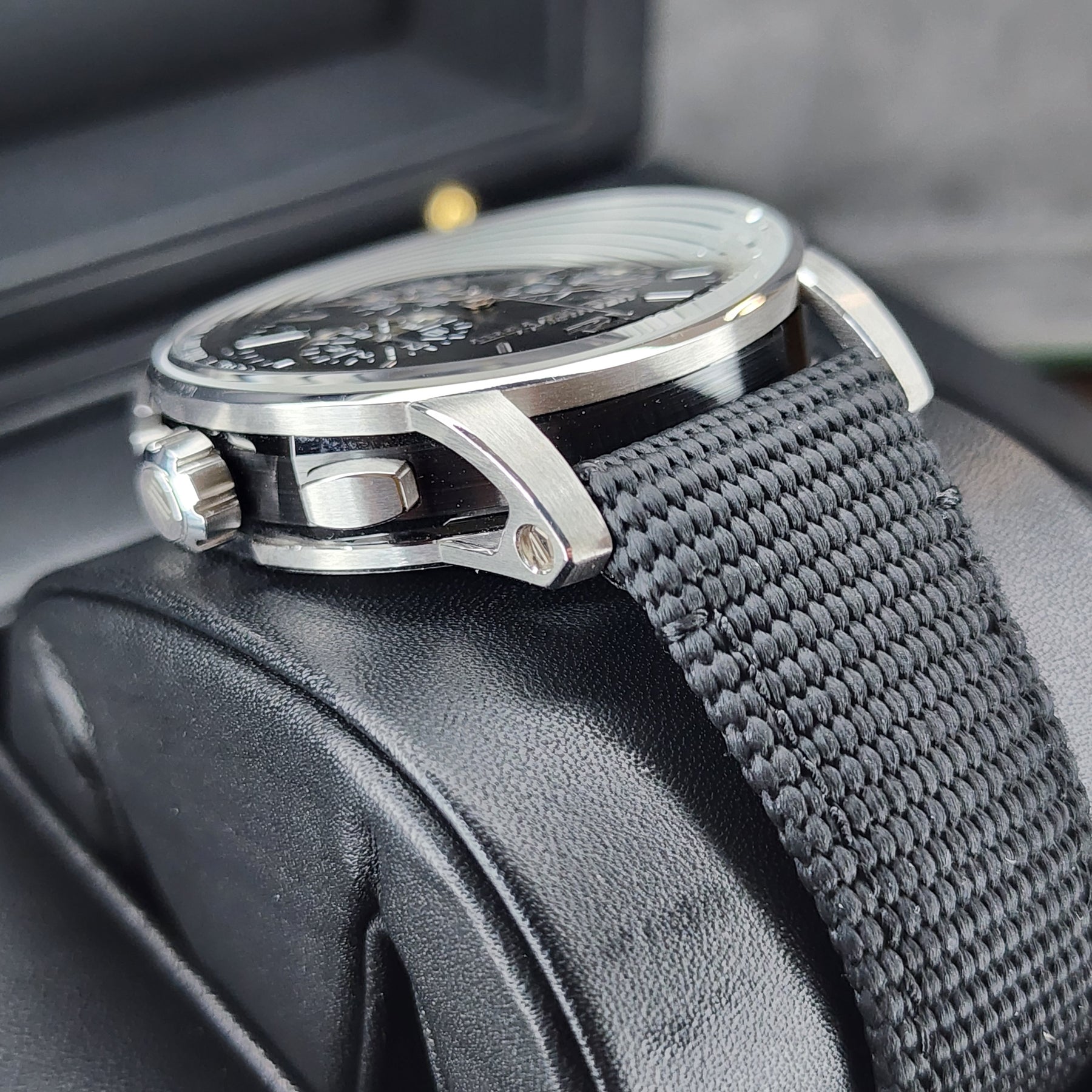 AP Code 11.59 Fly Back Chronograph 41mm lugs view