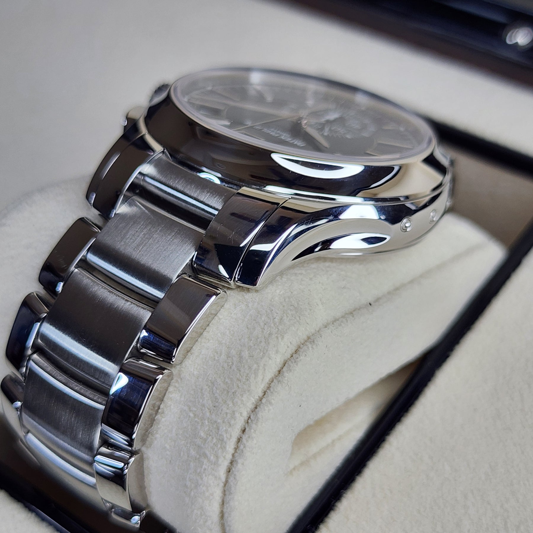 Patek Philippe Complications Flyback Chronograph 5905 case, lugs, bracelet view
