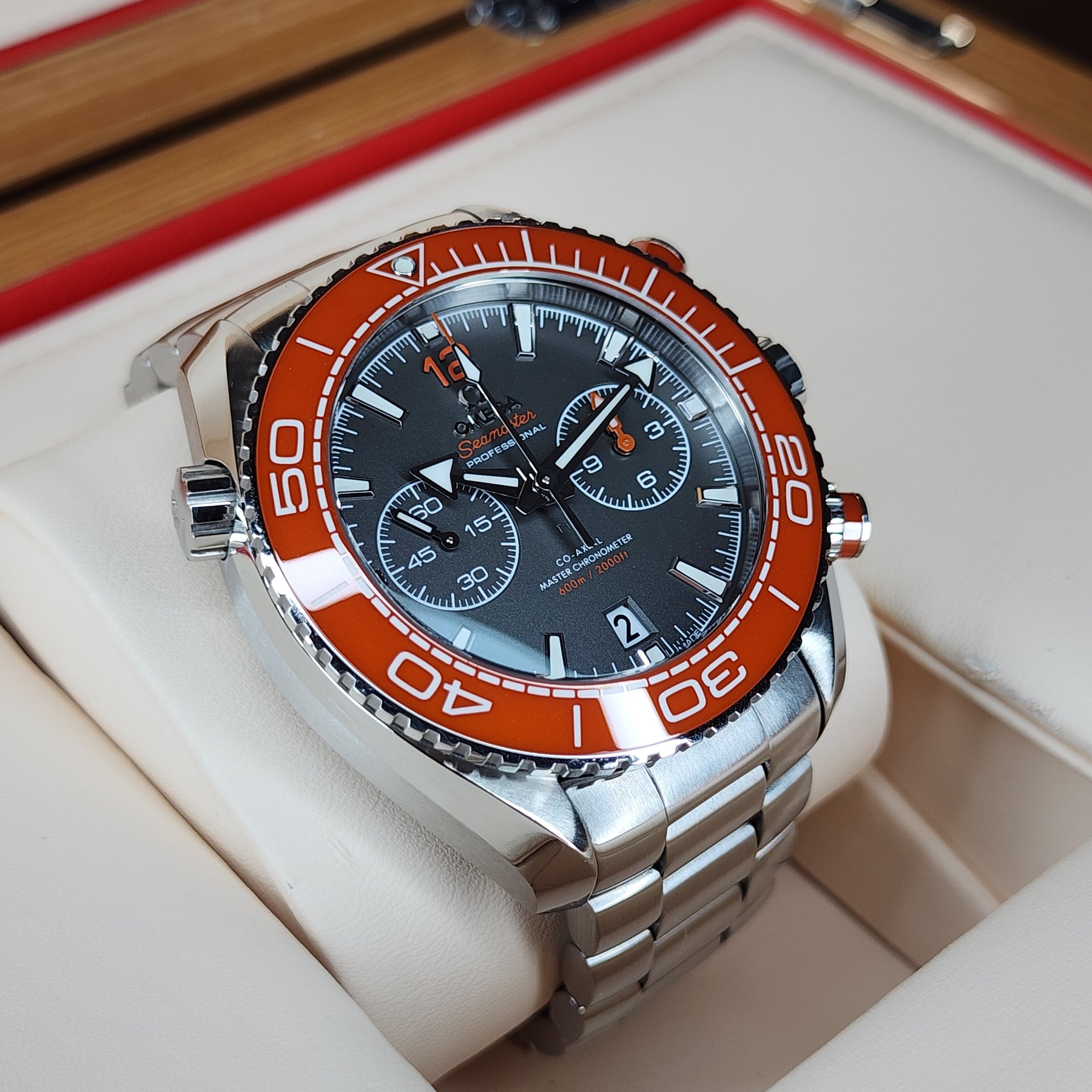 Omega Seamaster Planet Ocean 45.5mm left view