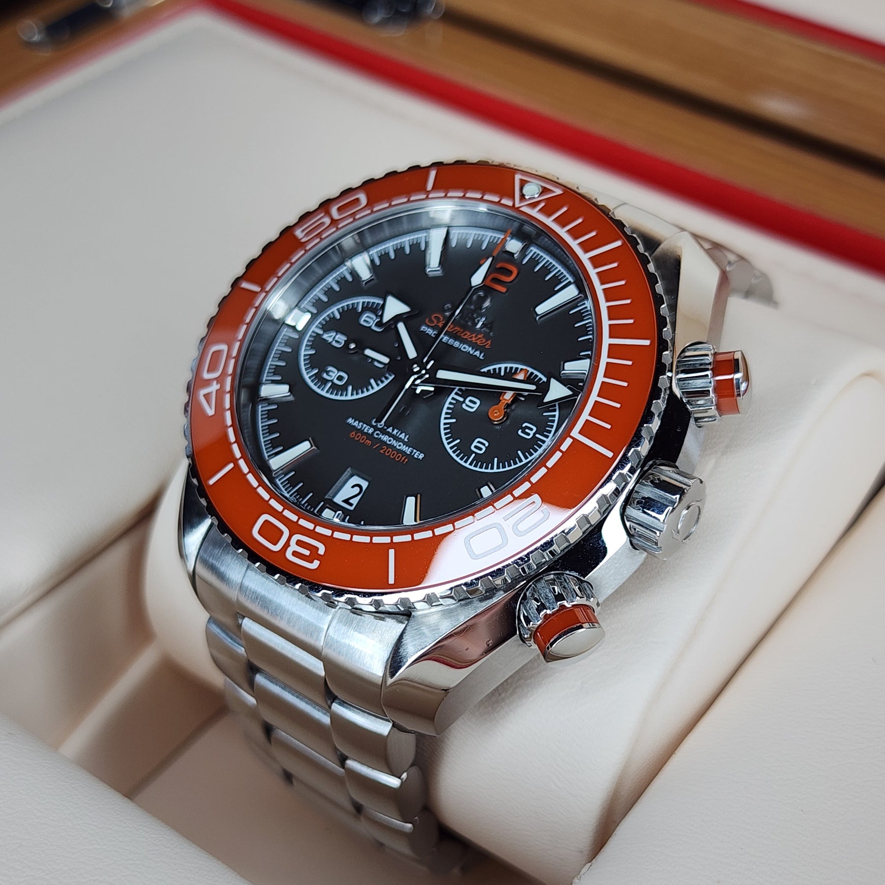 Omega Seamaster Planet Ocean 45.5mm right view