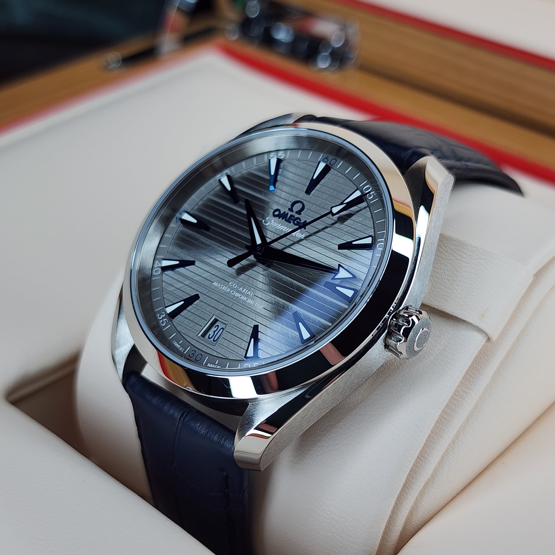Omega Seamaster Aqua Terra 41mm right view