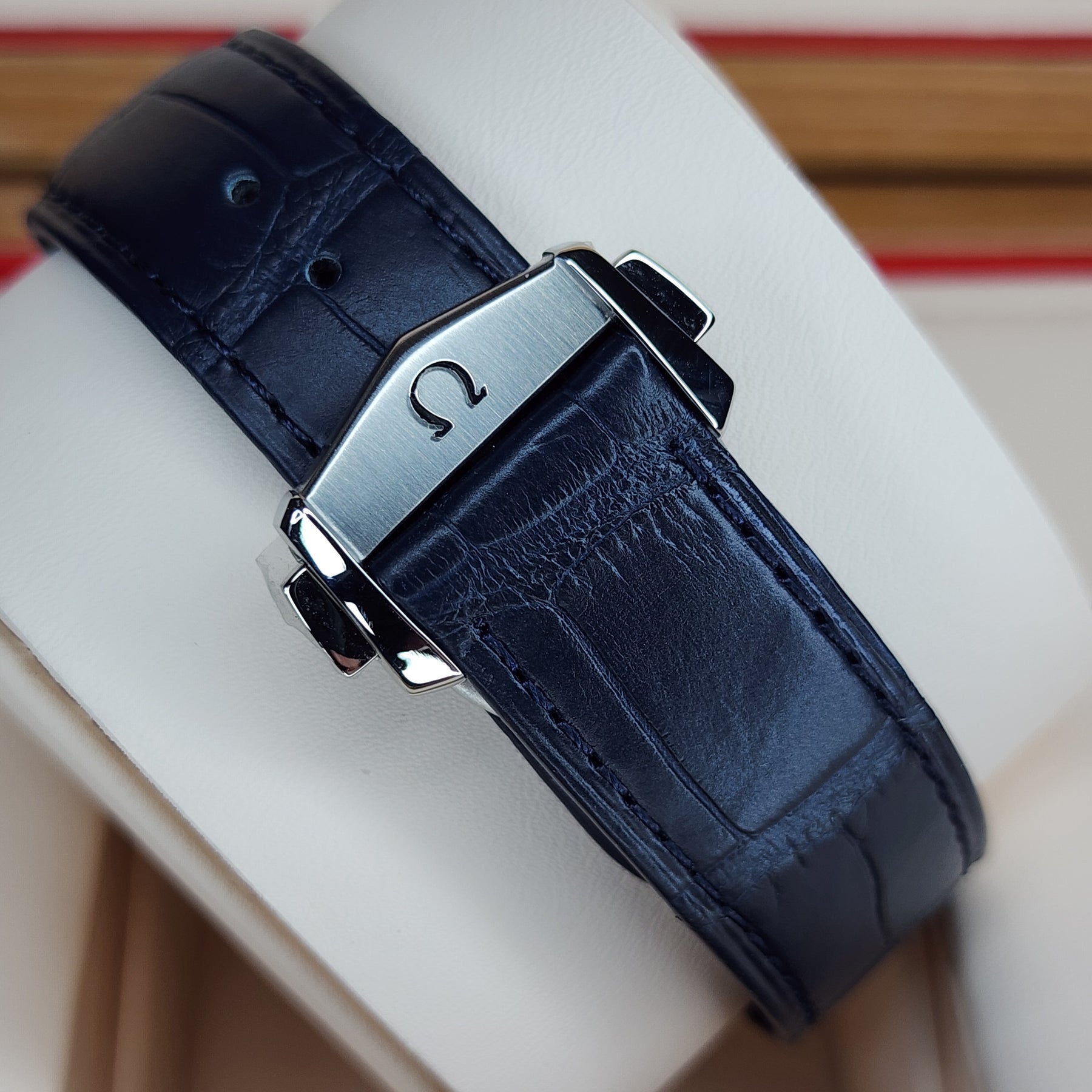 Omega Seamaster Aqua Terra 41mm clasp view