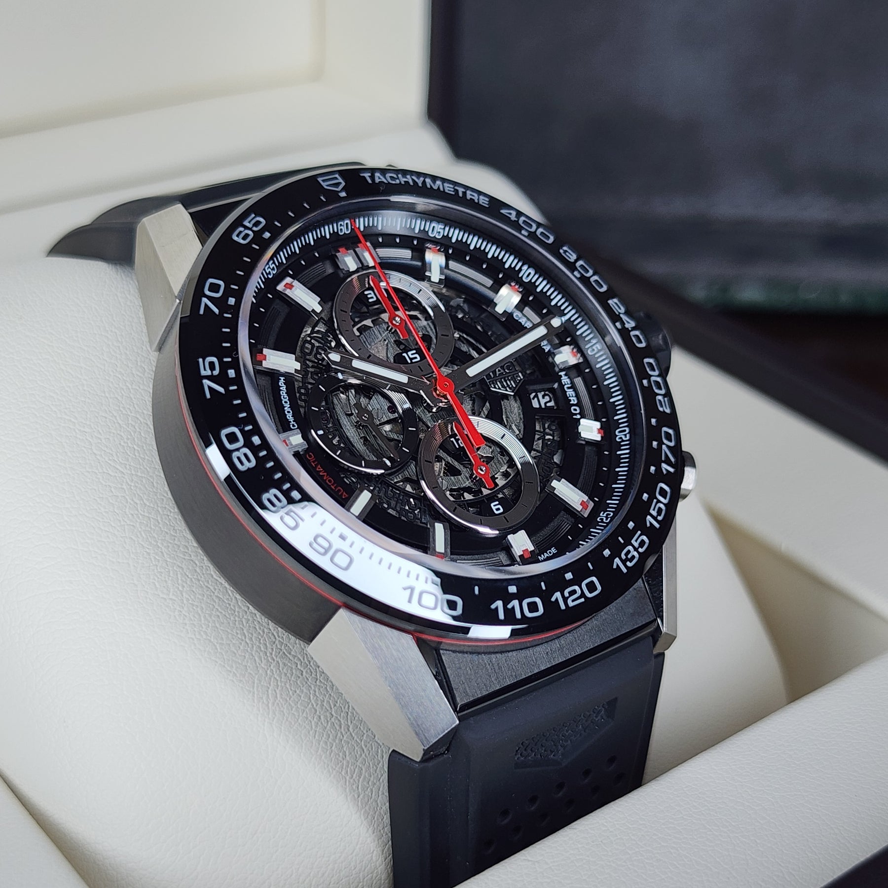 Tag Heuer Carrera Caliber Heuer 01 CAR2A1Z case, bezel view