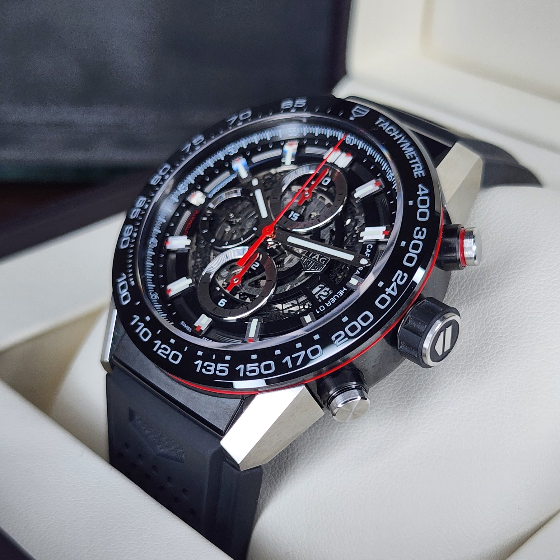 Tag Heuer Carrera Caliber Heuer 01 CAR2A1Z case, bezel view