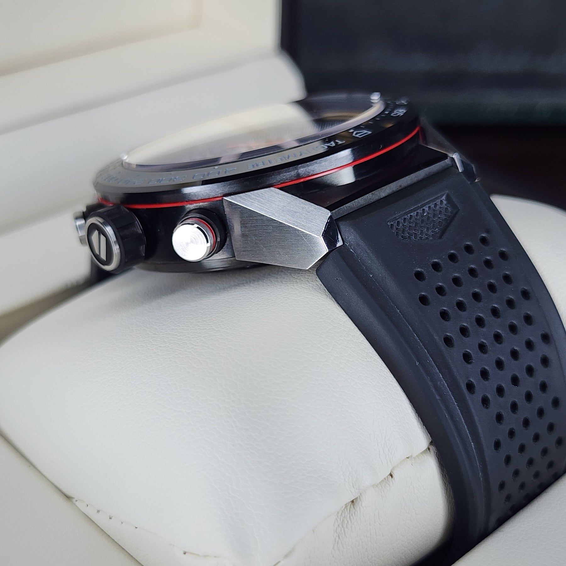 Tag Heuer Carrera Caliber Heuer 01 CAR2A1Z case, strap view