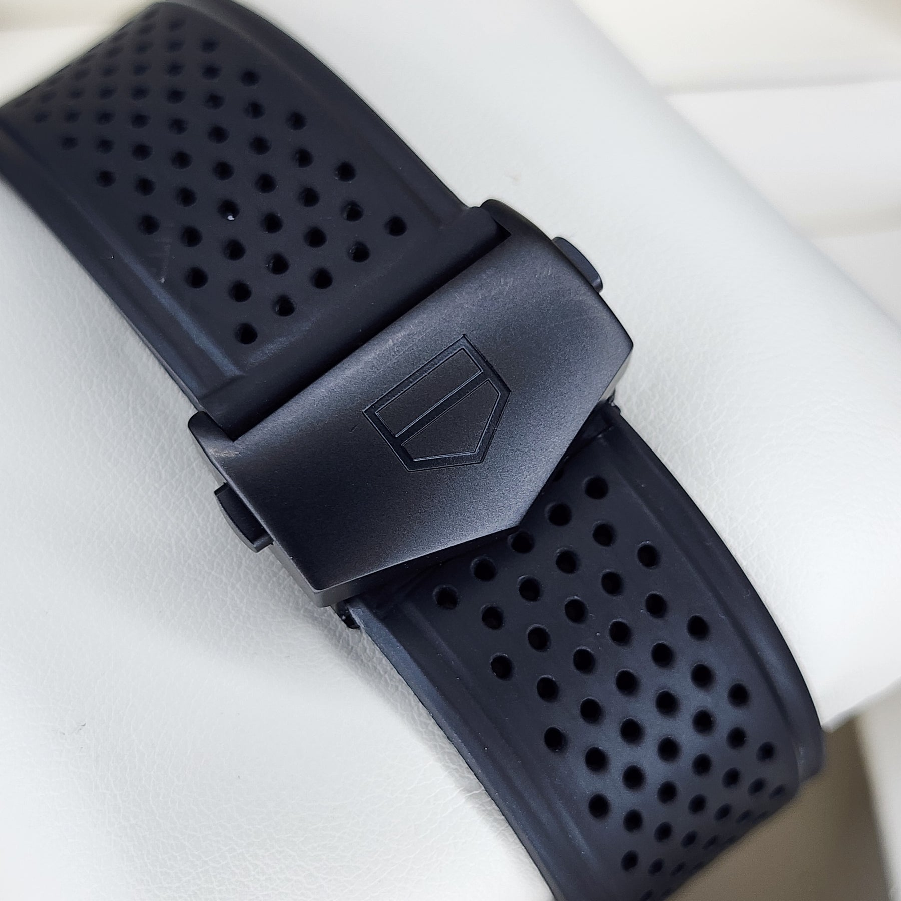 Tag Heuer Carrera Caliber Heuer 01 CAR2A1Z clasp view