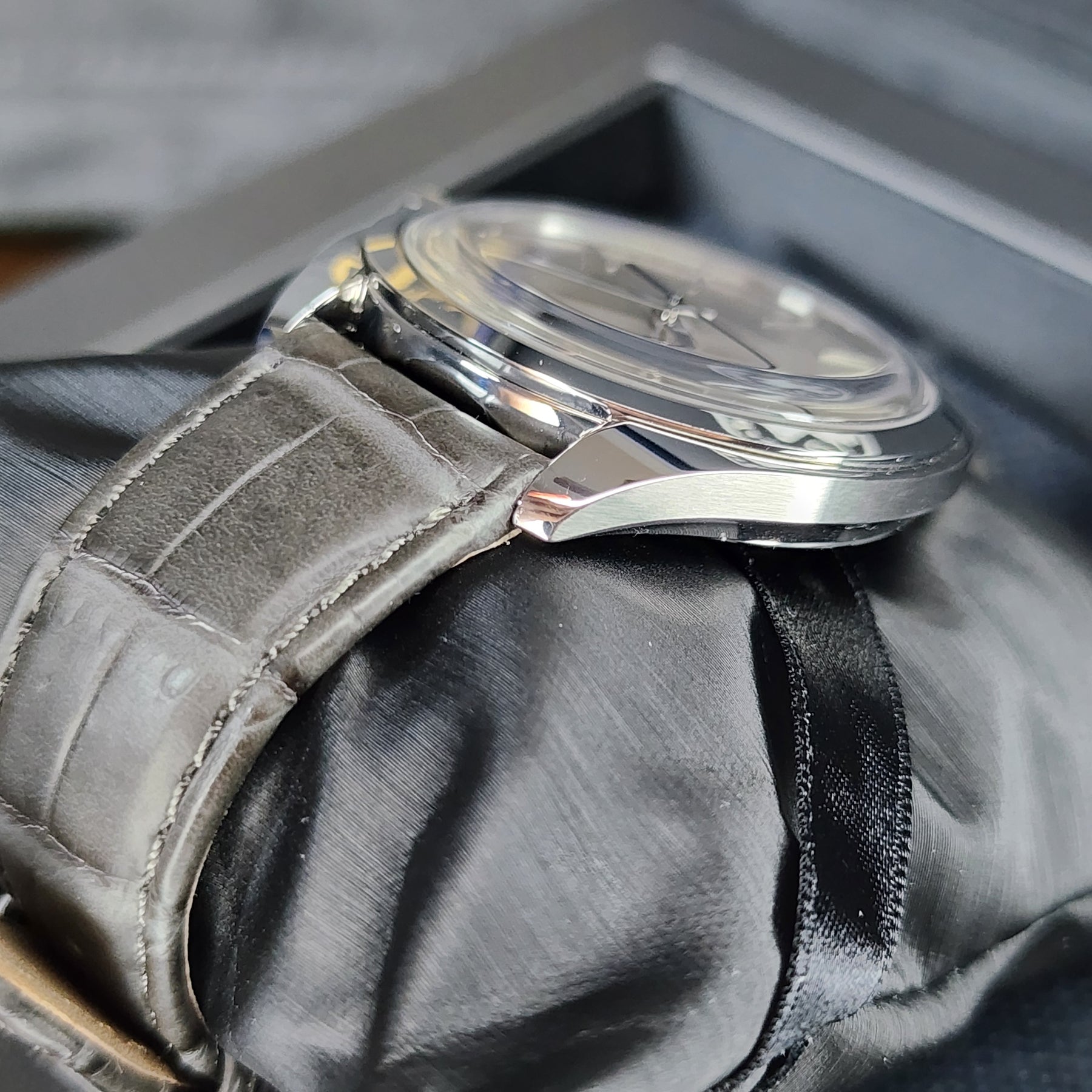 Grand Seiko GS9 Club USA SBGY023 lug, strap view