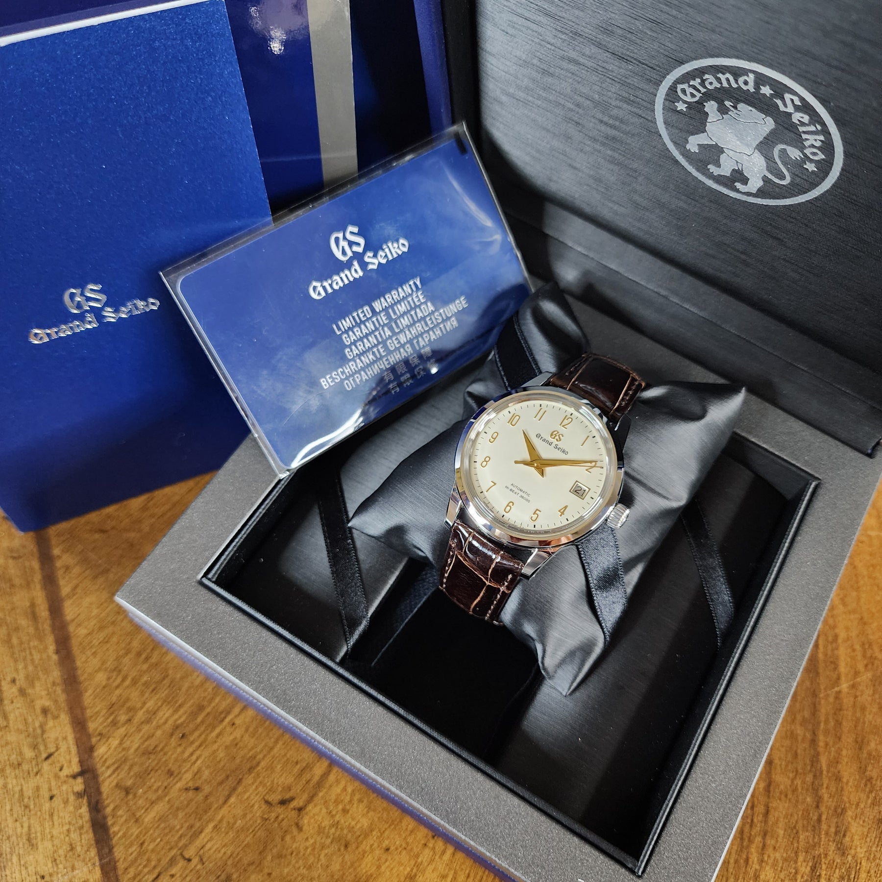 Grand Seiko Elegance SBGH263 39.5mm full set view