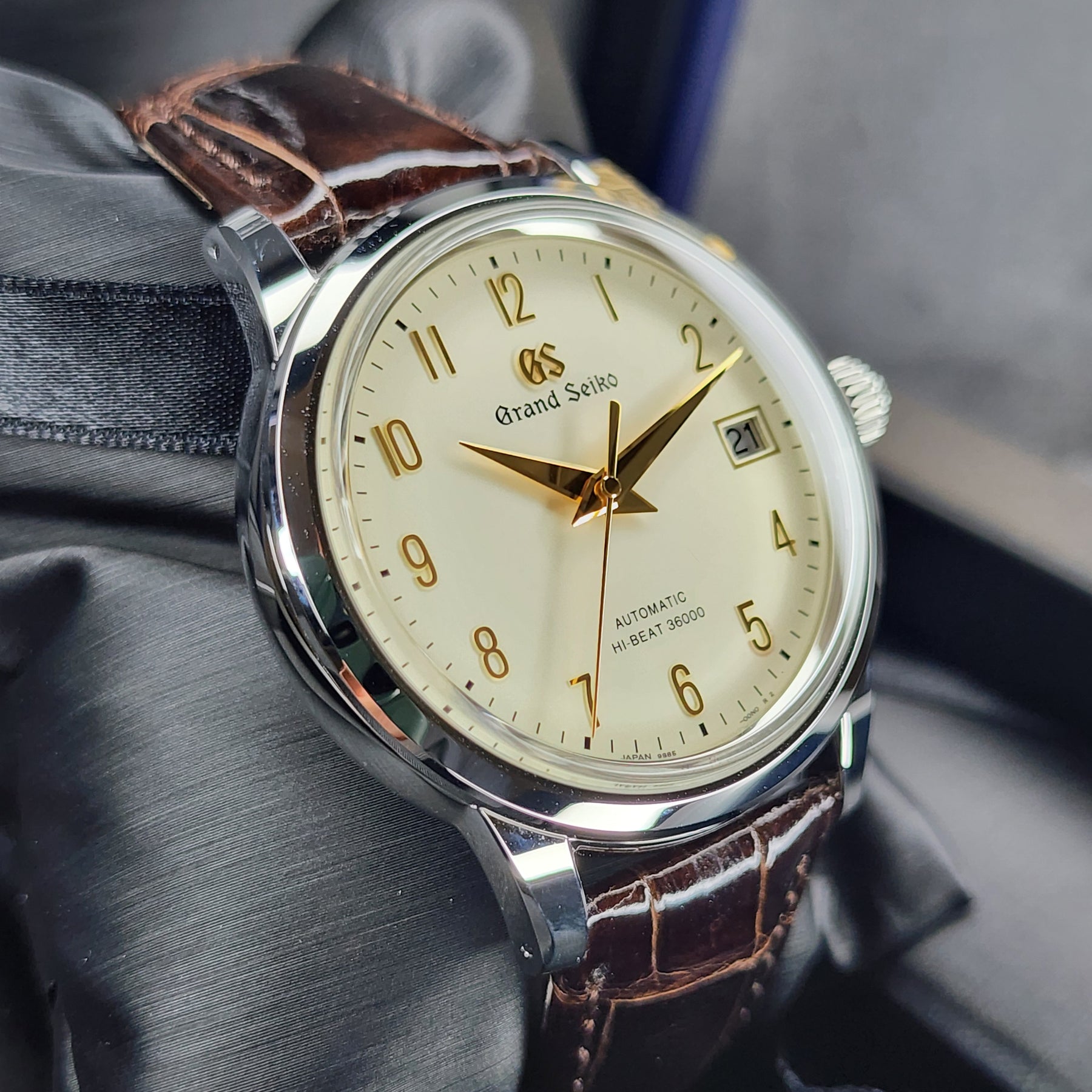 Grand Seiko Elegance SBGH263 39.5mm left view