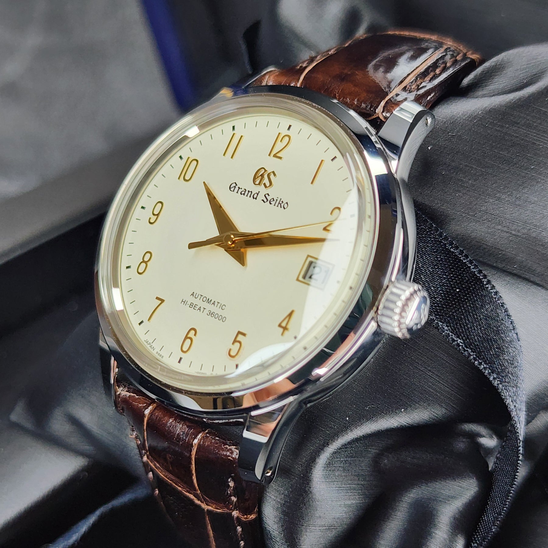 Grand Seiko Elegance SBGH263 39.5mm right view