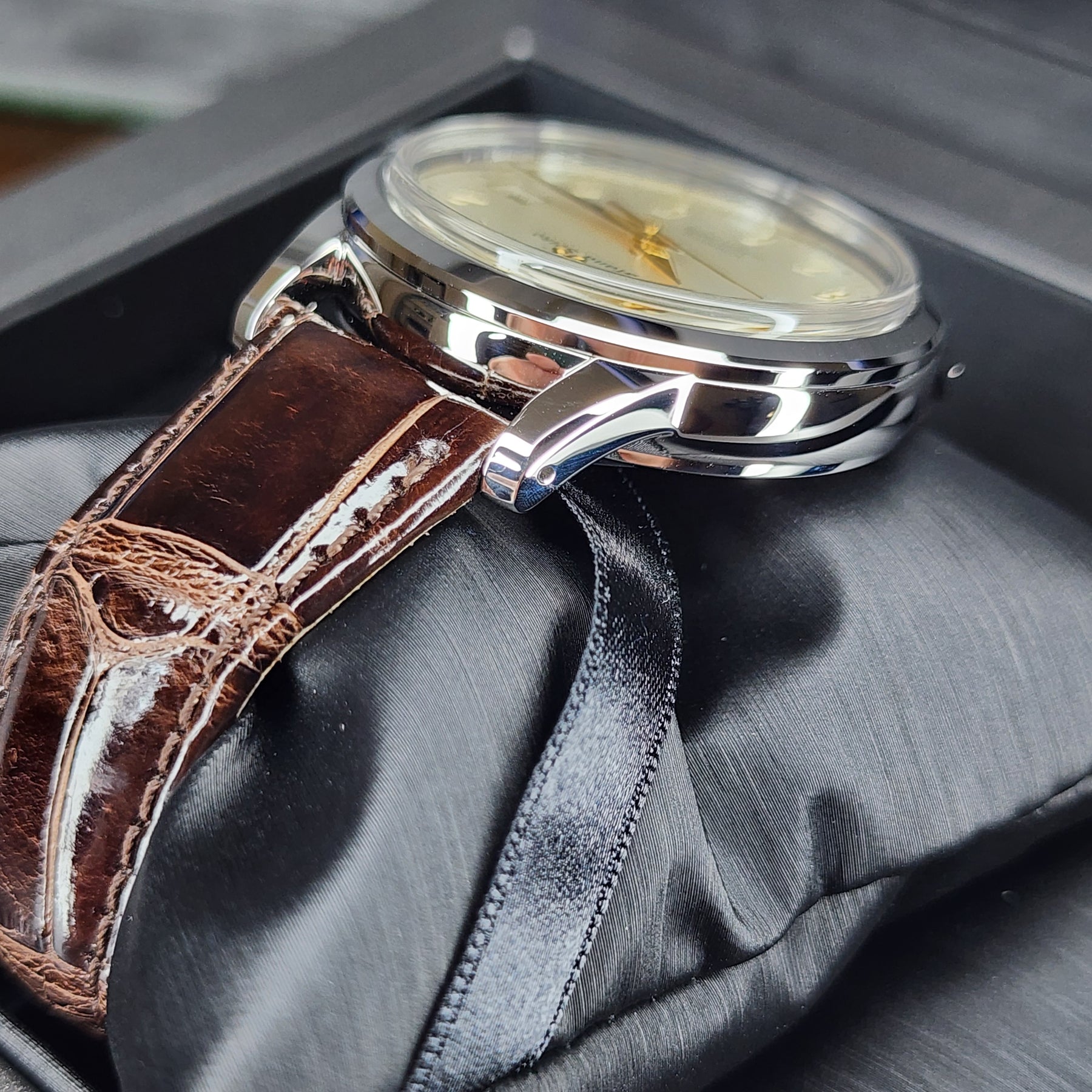 Grand Seiko Elegance SBGH263 39.5mm lug view