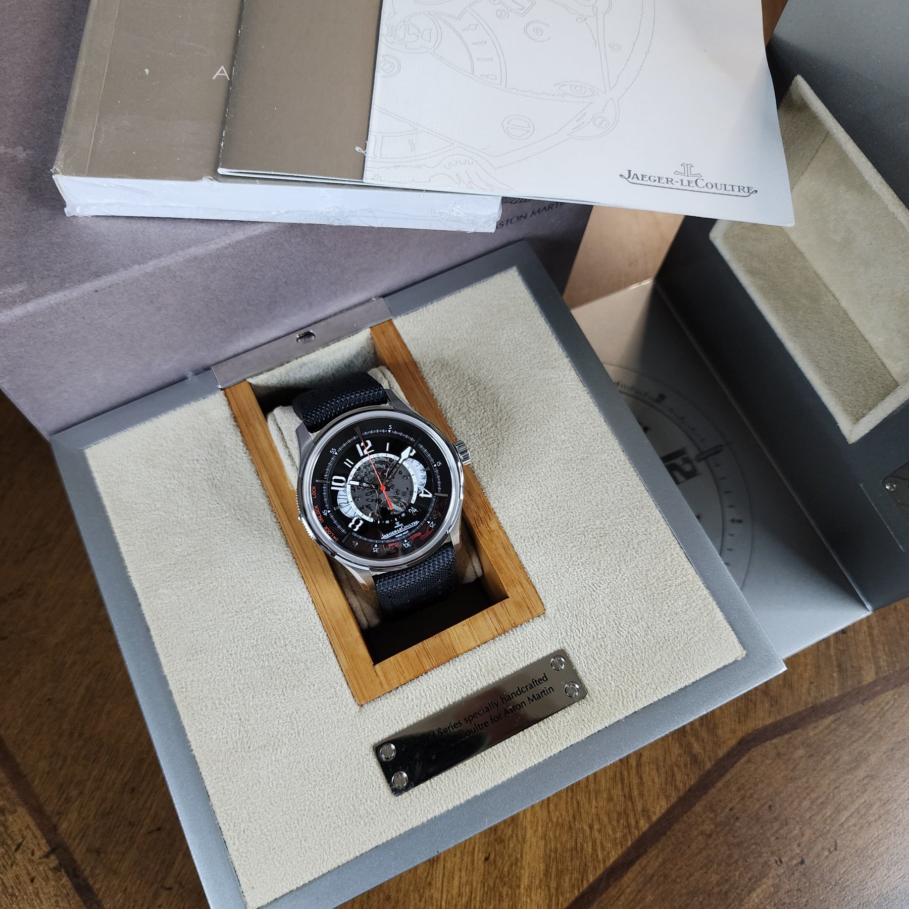 Jaeger-LeCoultre Amvox2 Aston Martin DBS full set view