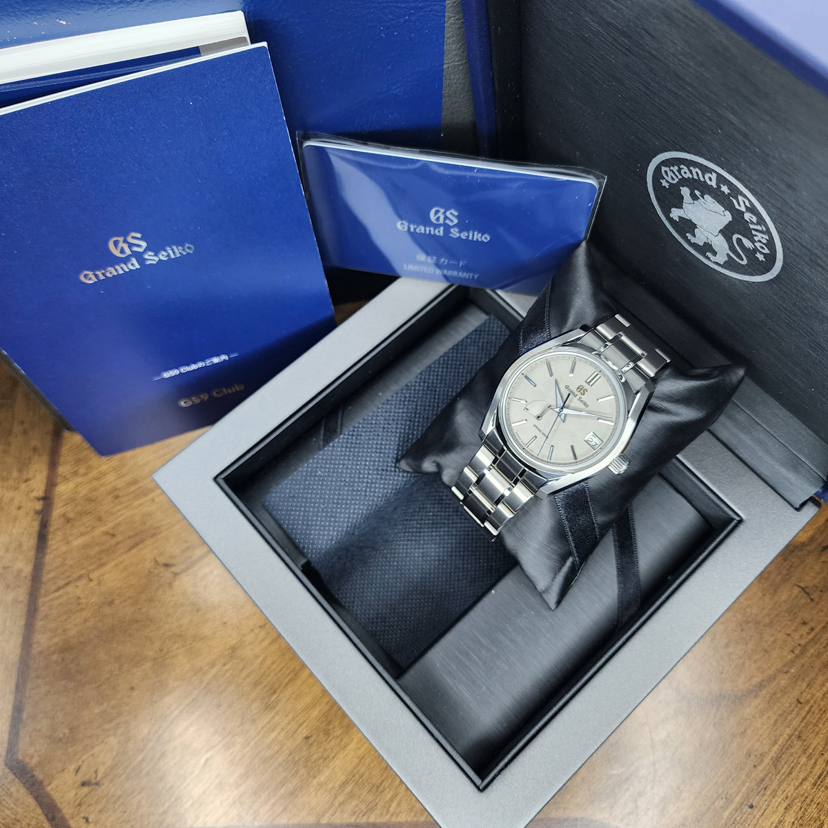 Grand Seiko Heritage SBGA415 full set view