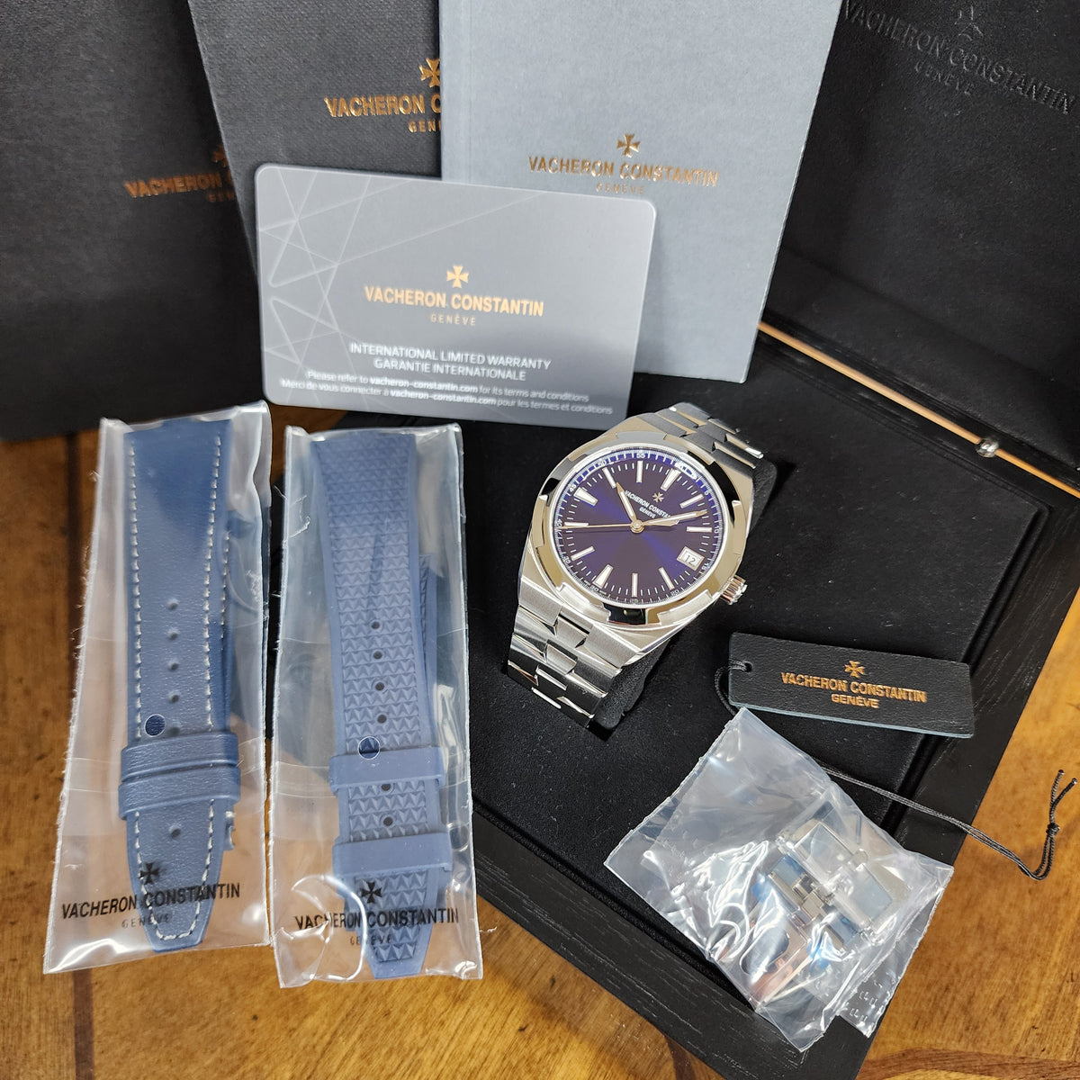 Vacheron Constantin Overseas Blue Dial 4520V full set view