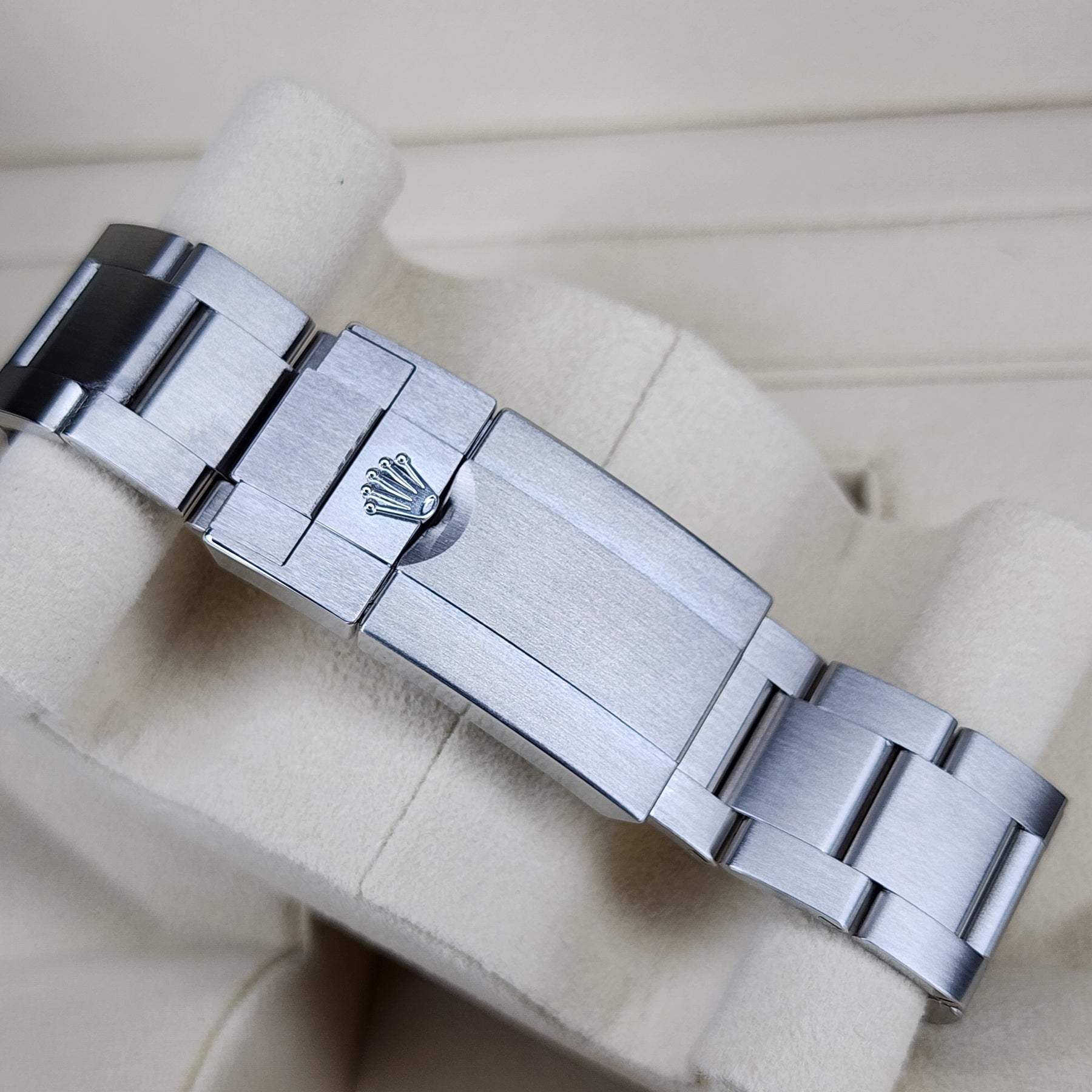 Rolex Explorer II Polar 226570 clasp view