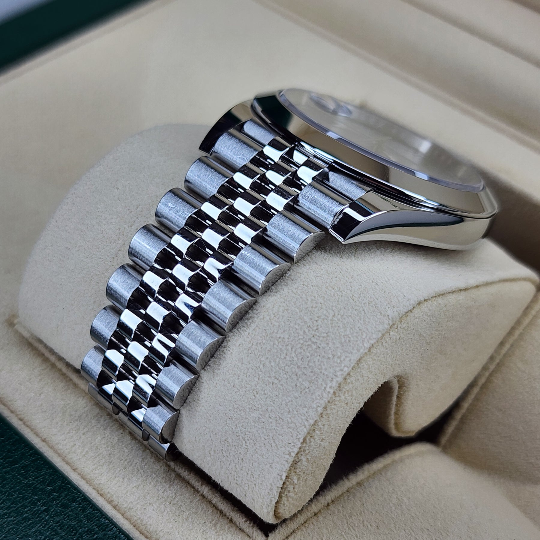 Rolex Datejust Wimbledon 126300 bracelet view