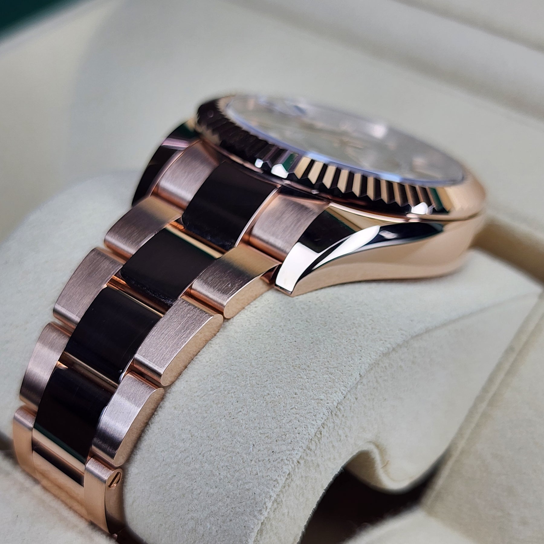 Rolex Sky-Dweller Annual Calendar 326935 bracelet view