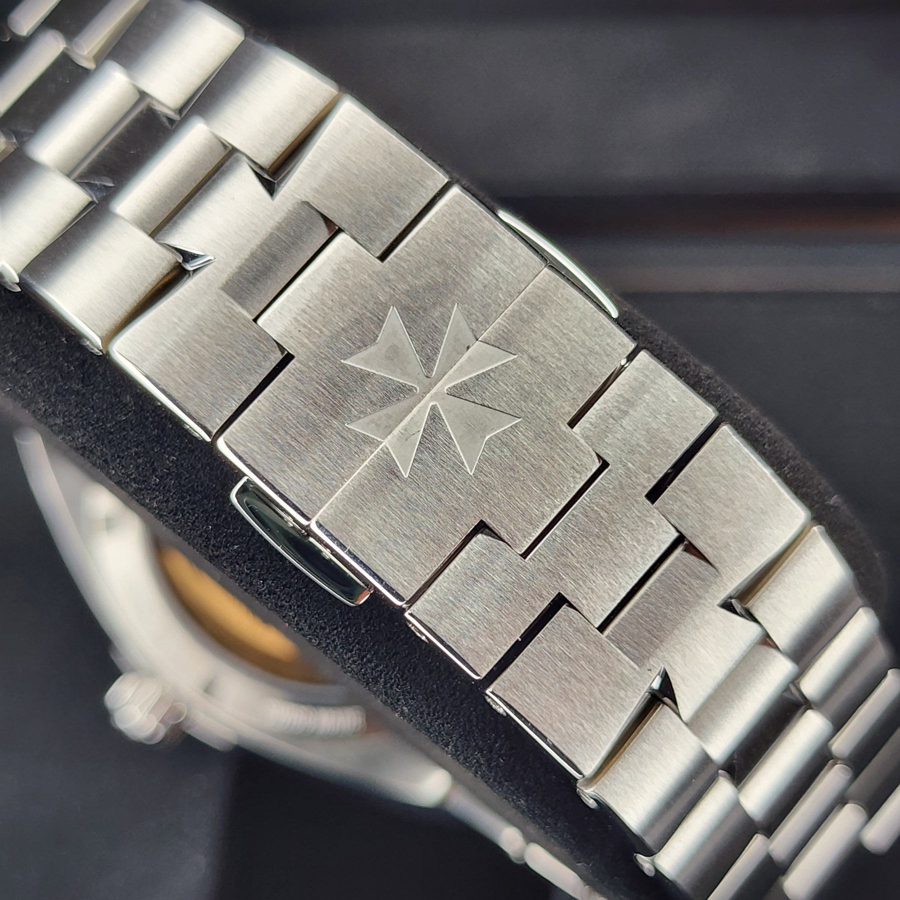 Vacheron Constantin Overseas 4500v clasp view