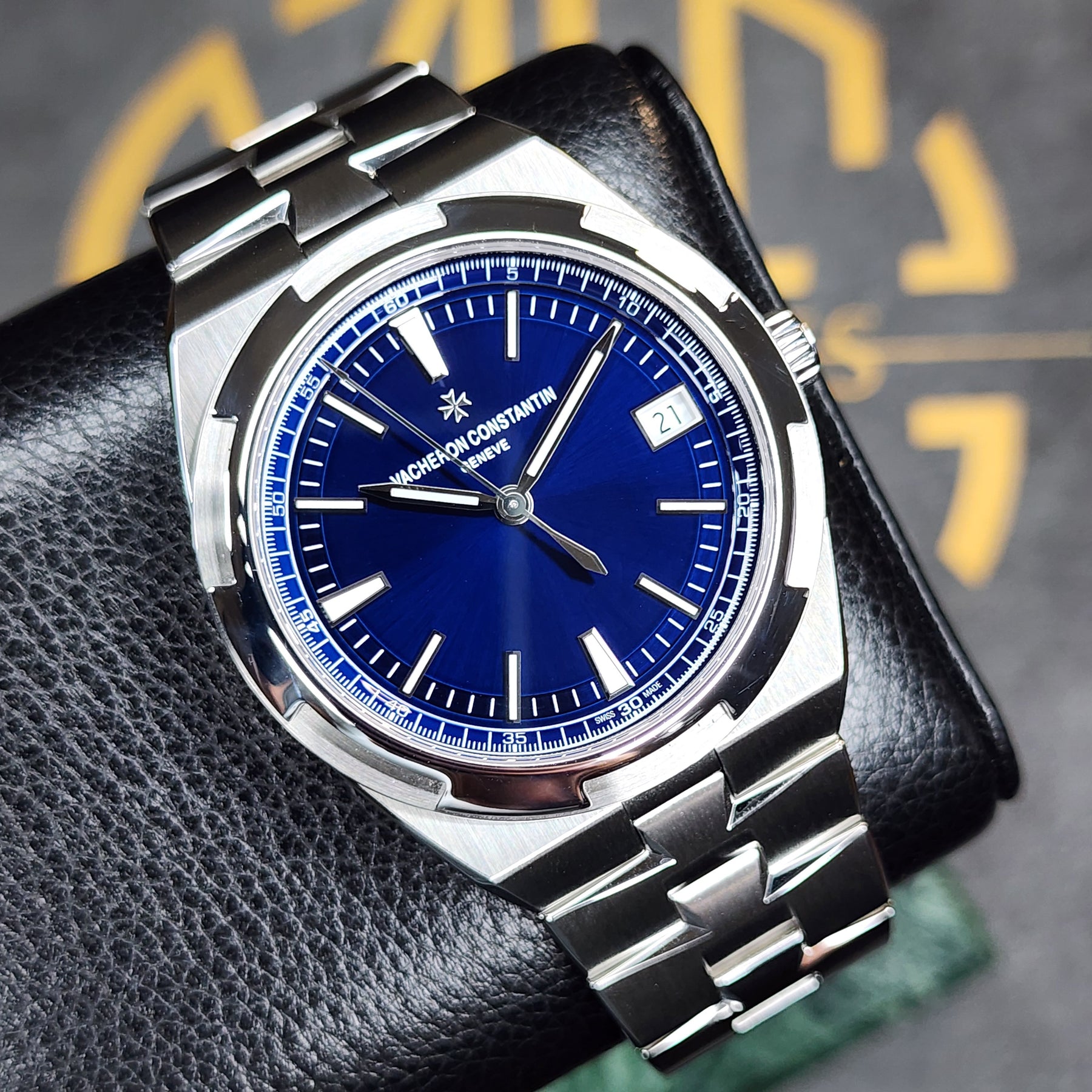 Vacheron Constantin Overseas 4500v front view