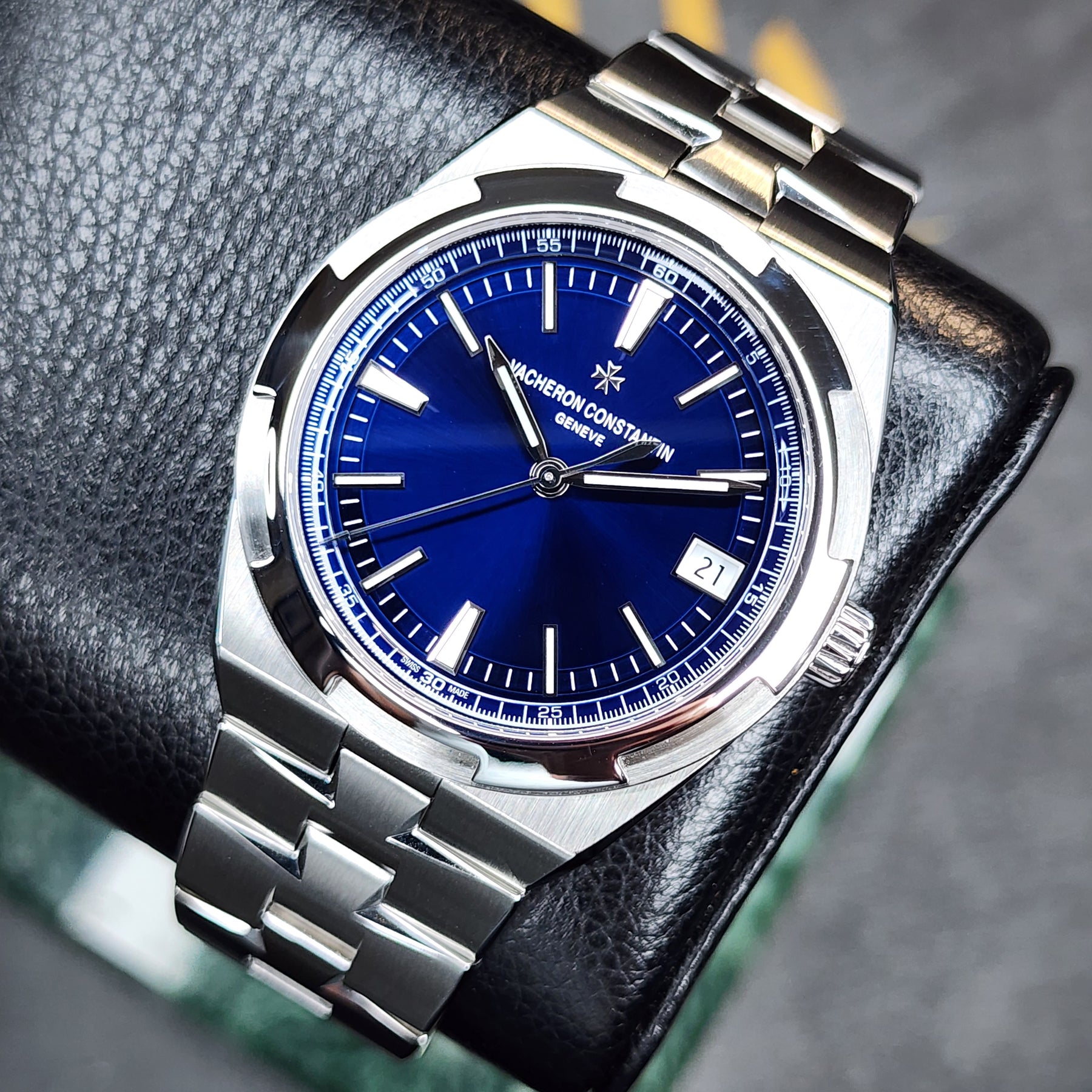 Vacheron Constantin Overseas 4500v front view