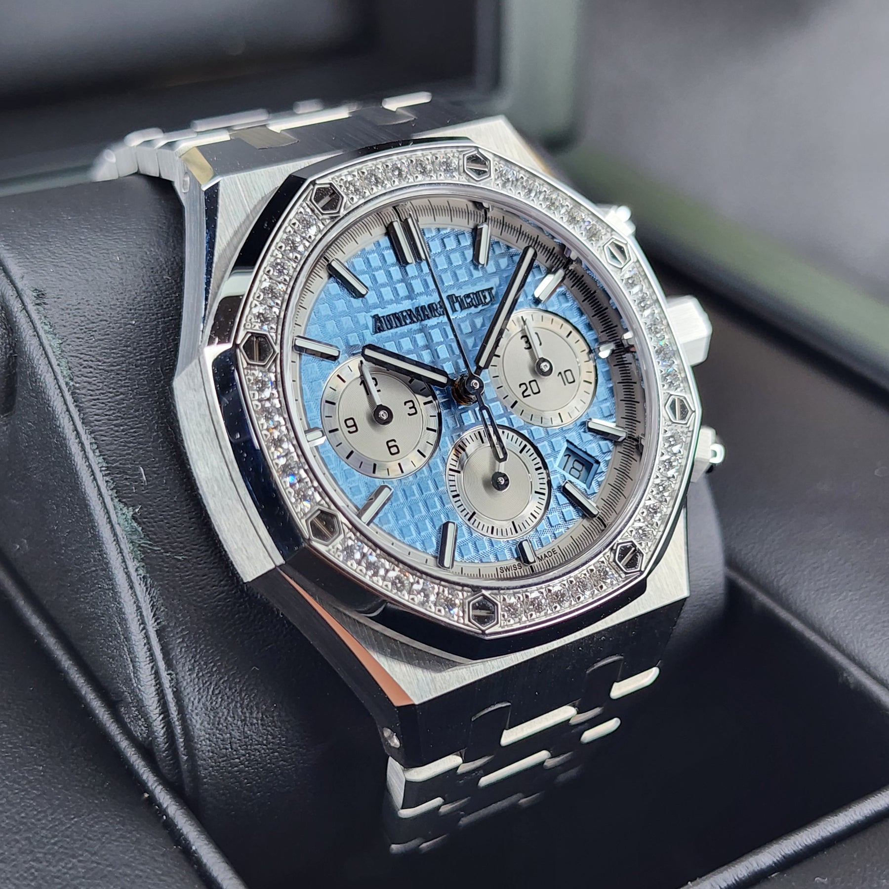 Audemars Piguet Royal Oak Chrono 38mm 26715ST left view