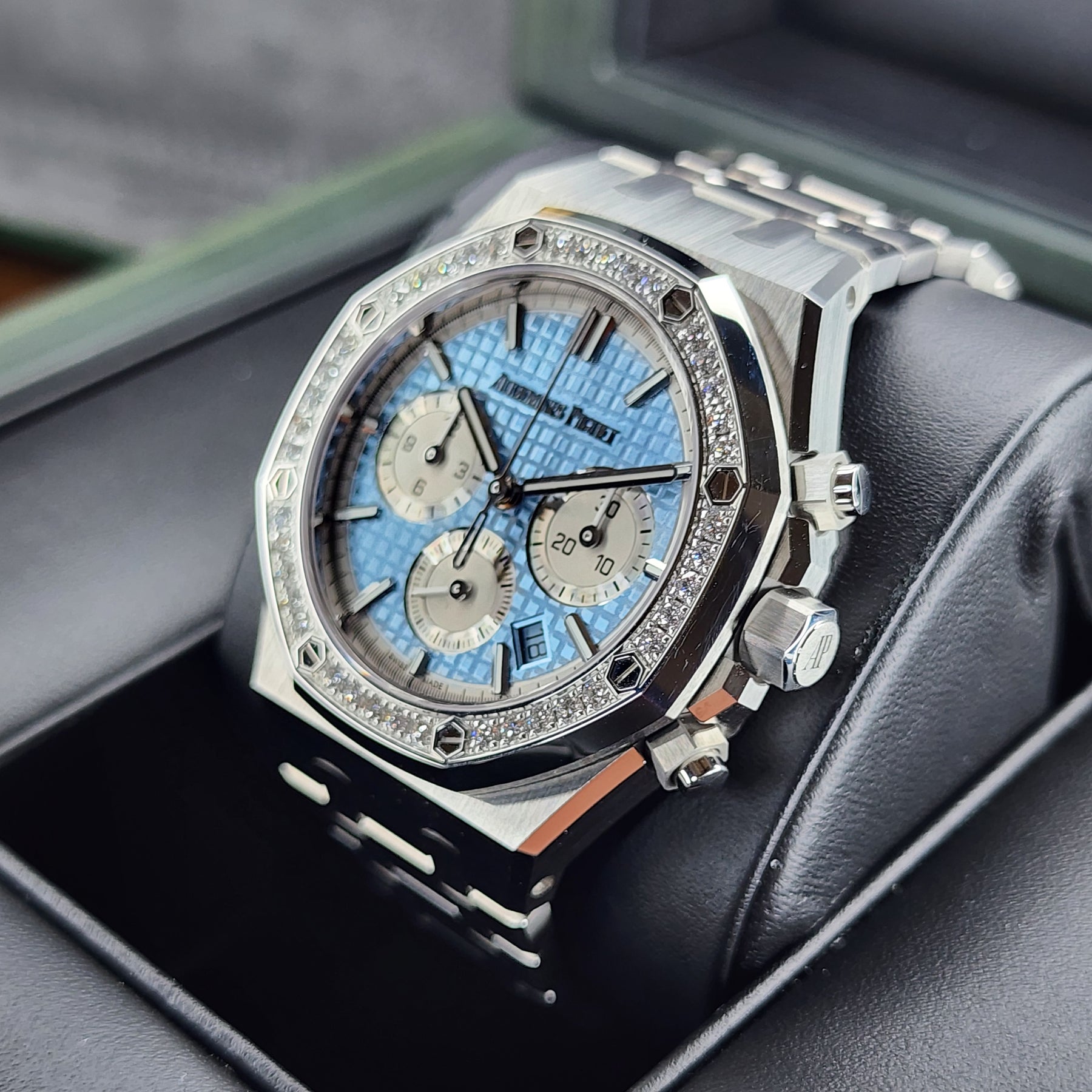 Audemars Piguet Royal Oak Chrono 38mm 26715ST right view