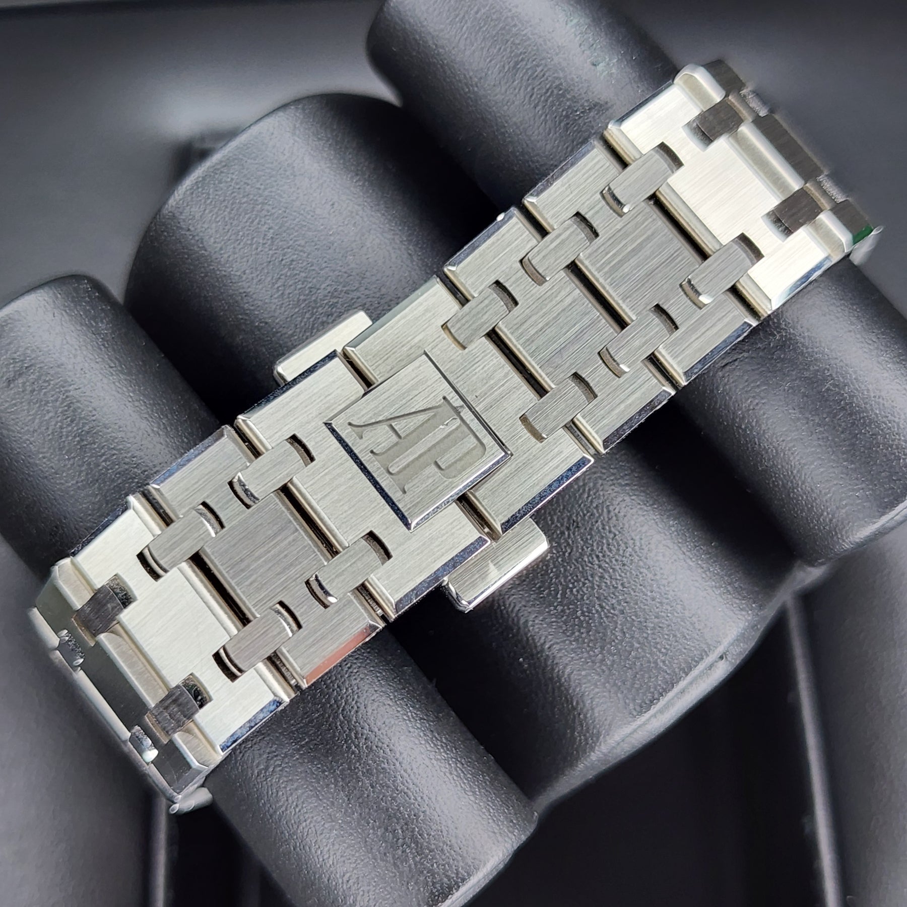 Audemars Piguet Royal Oak Chrono 38mm 26715ST clasp view