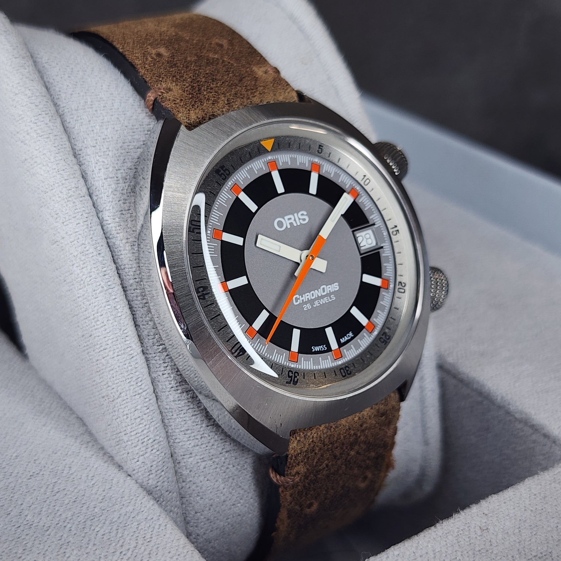 Oris Chronoris Date left view