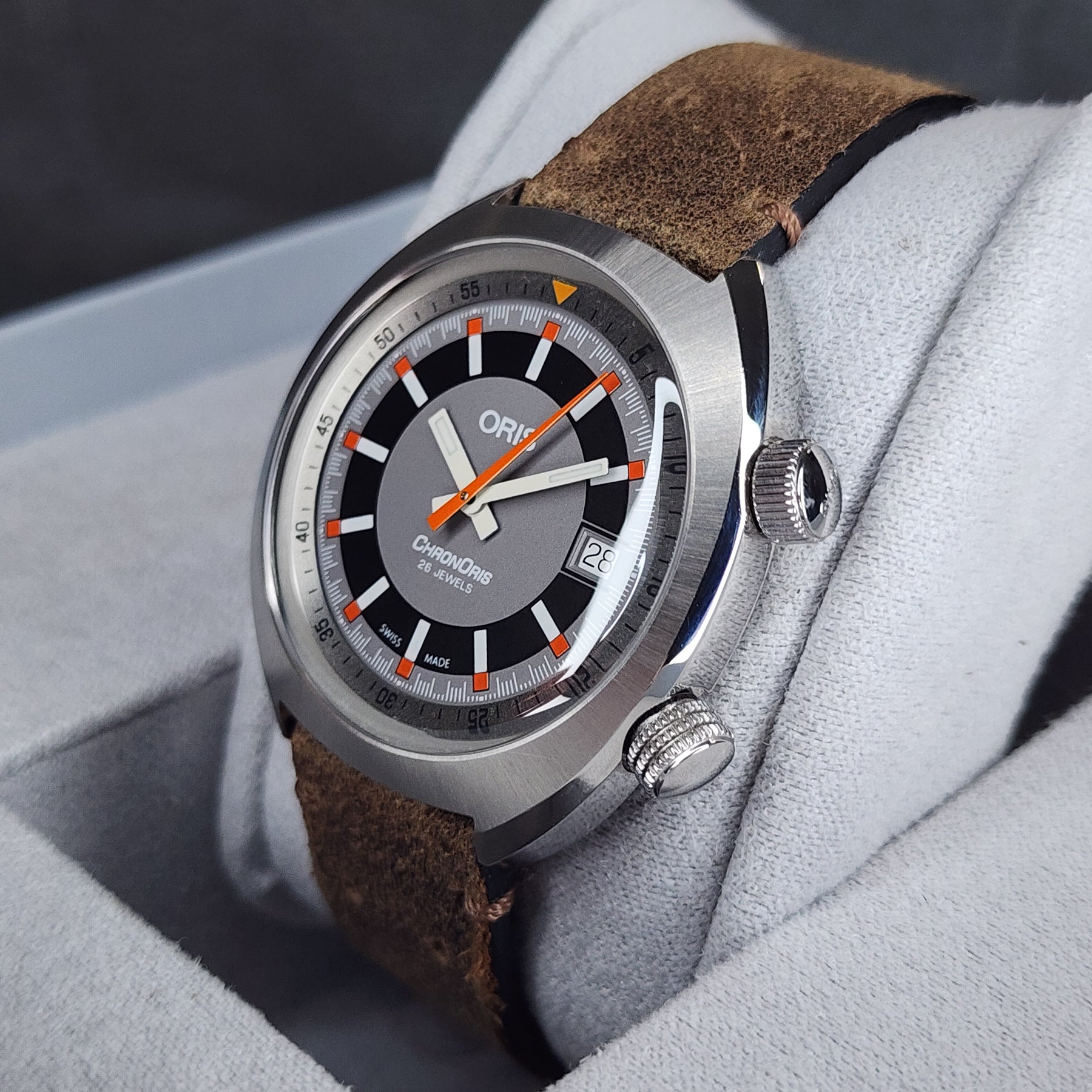 Oris Chronoris Date right view
