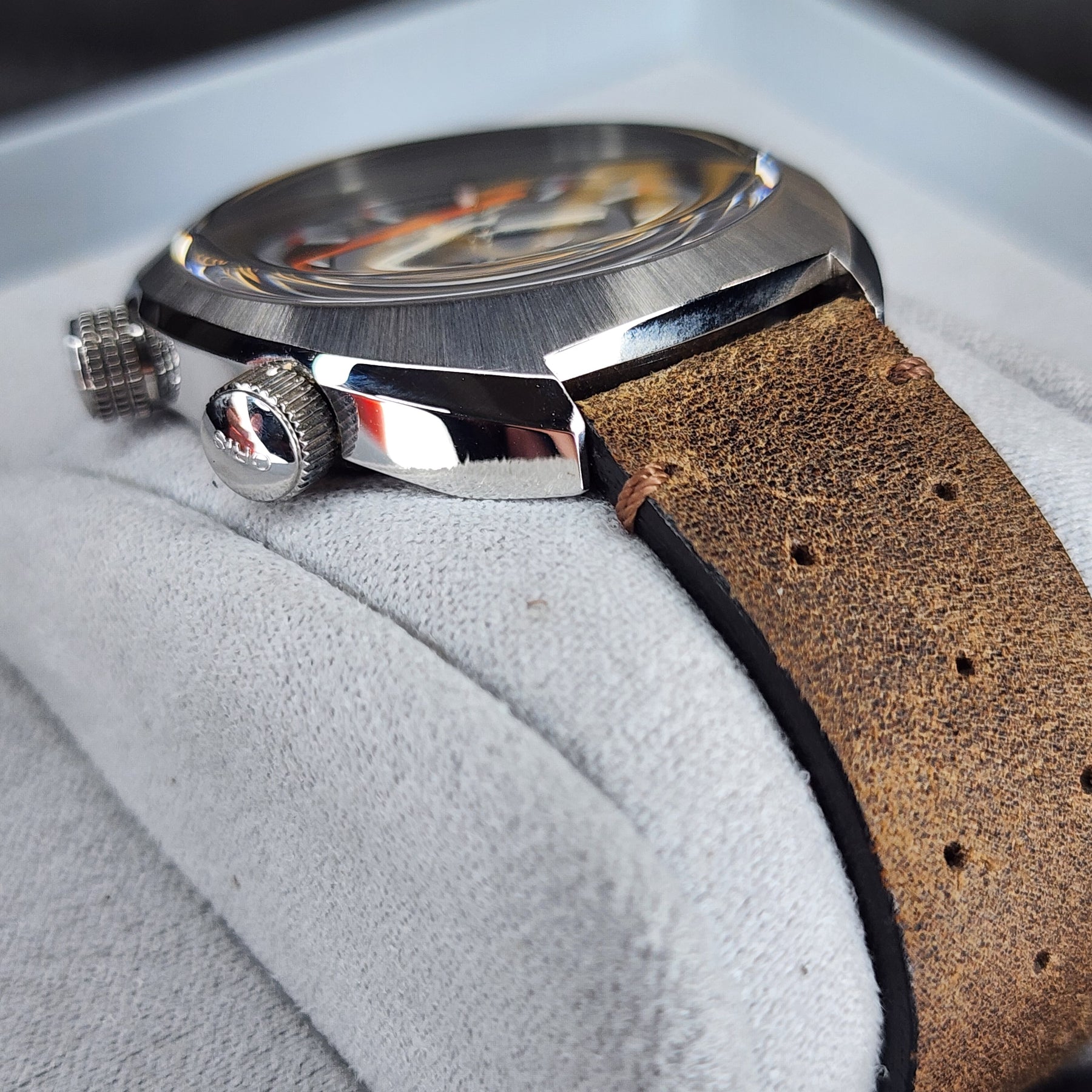 Oris Chronoris Date lug view