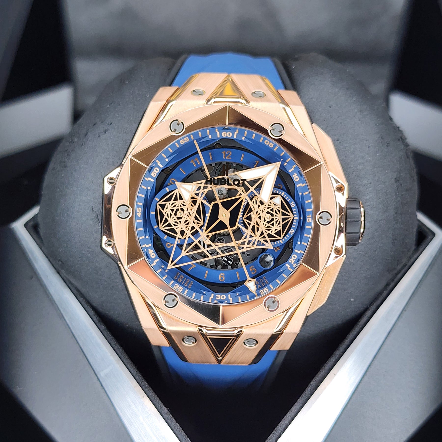 Hublot Big Bang Sang Bleu II front view