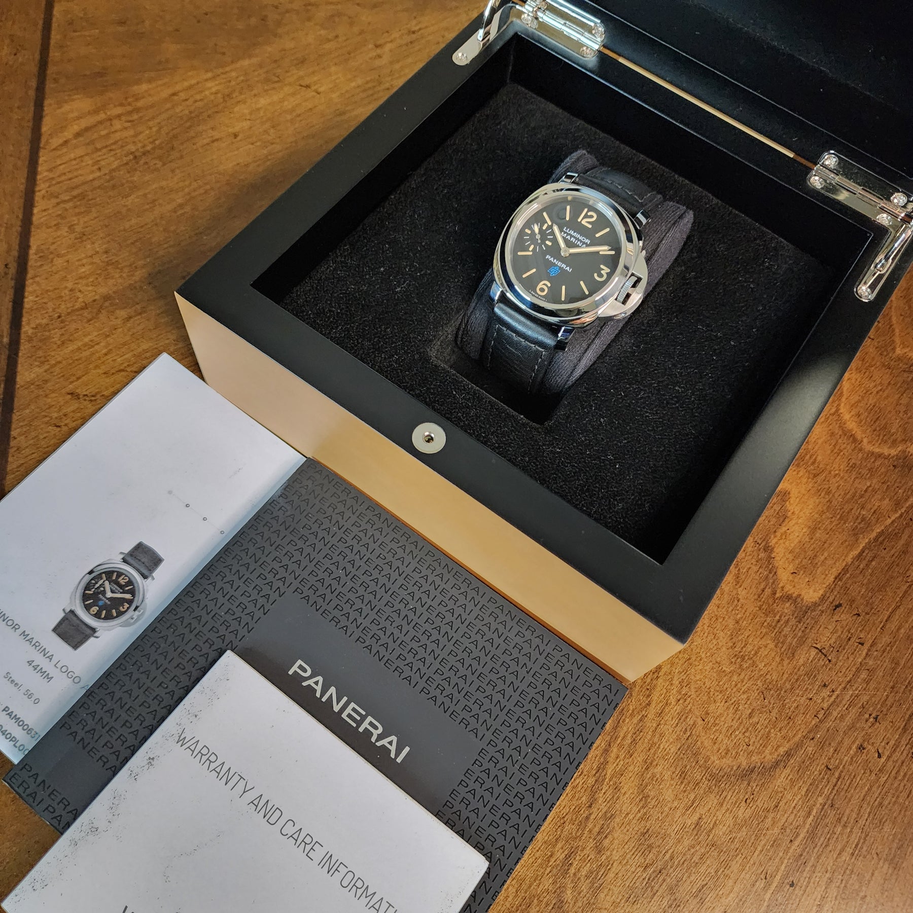 Panerai PAM00631 full set view