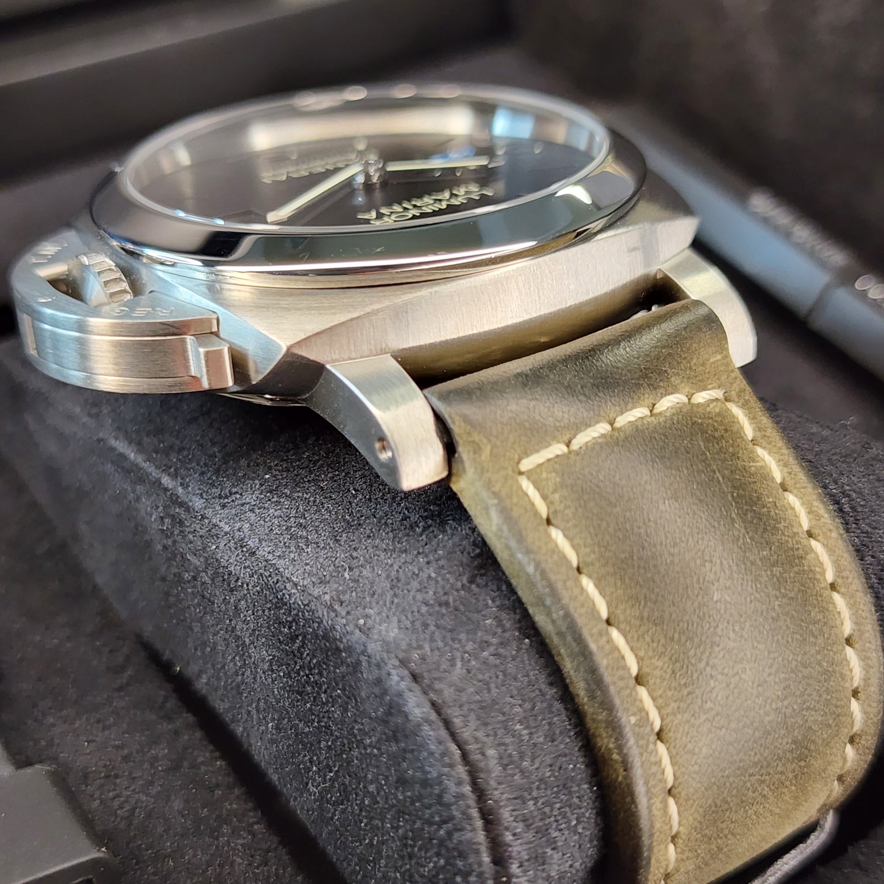 Panerai Pam01312 case, bracelet view