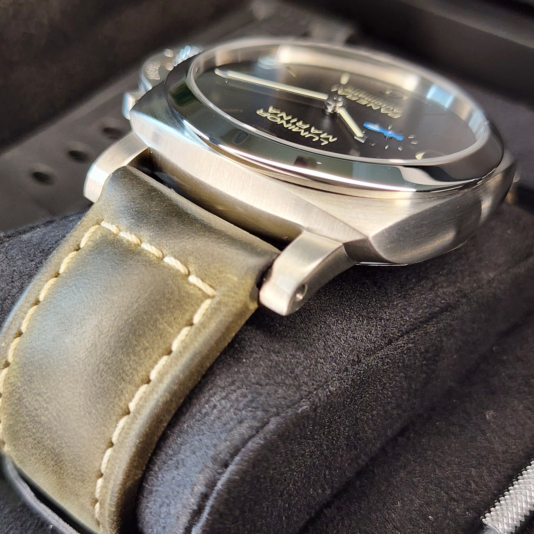 Panerai Pam01312 case, bracelet view
