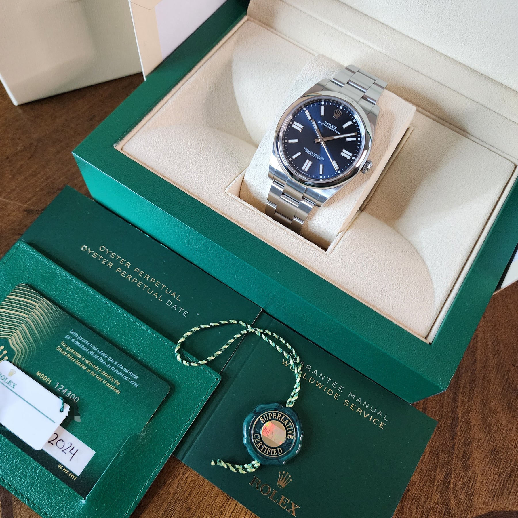 Rolex Oyster Perpetual Blue 124300 full set view