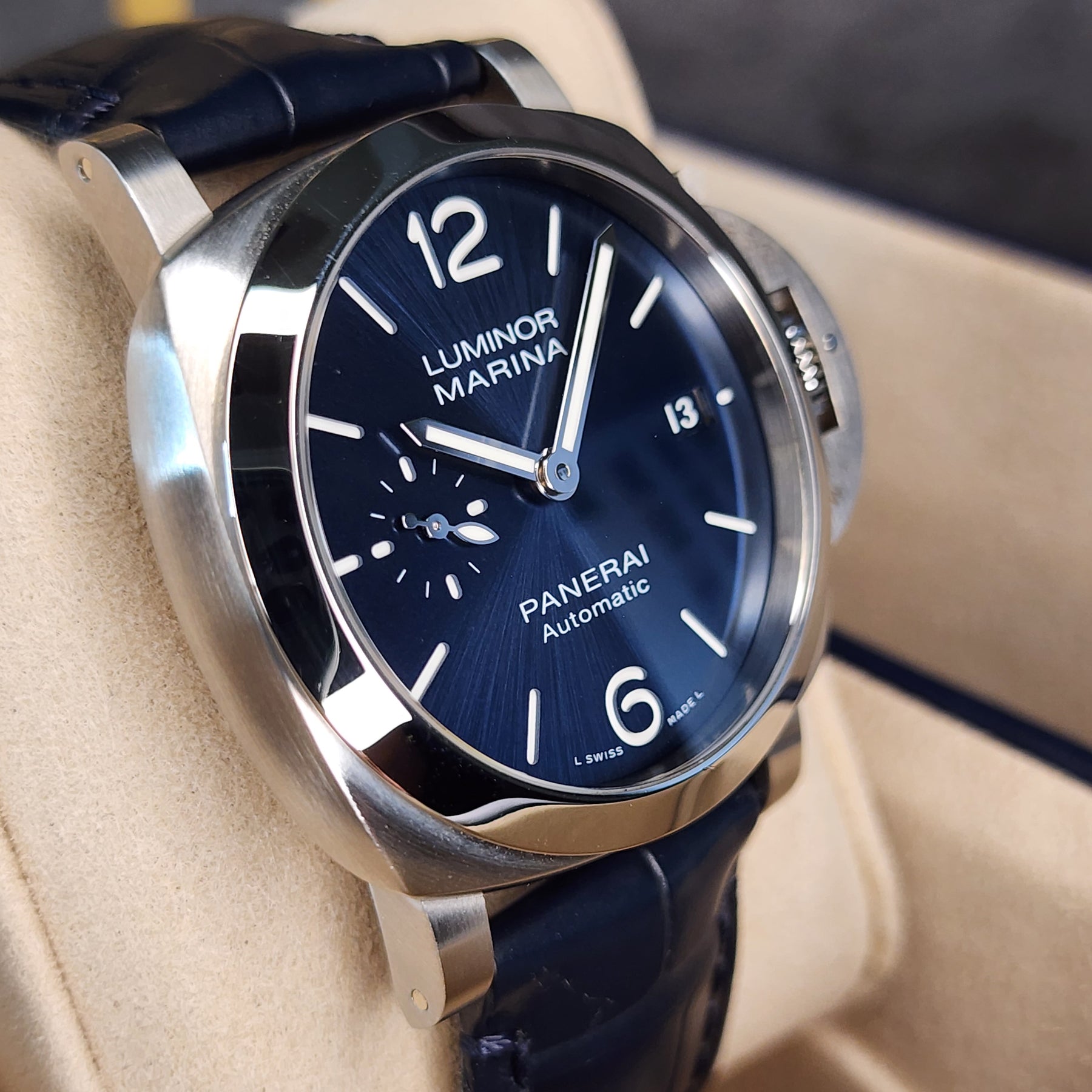 Panerai Quaranta PAM1372 left side view
