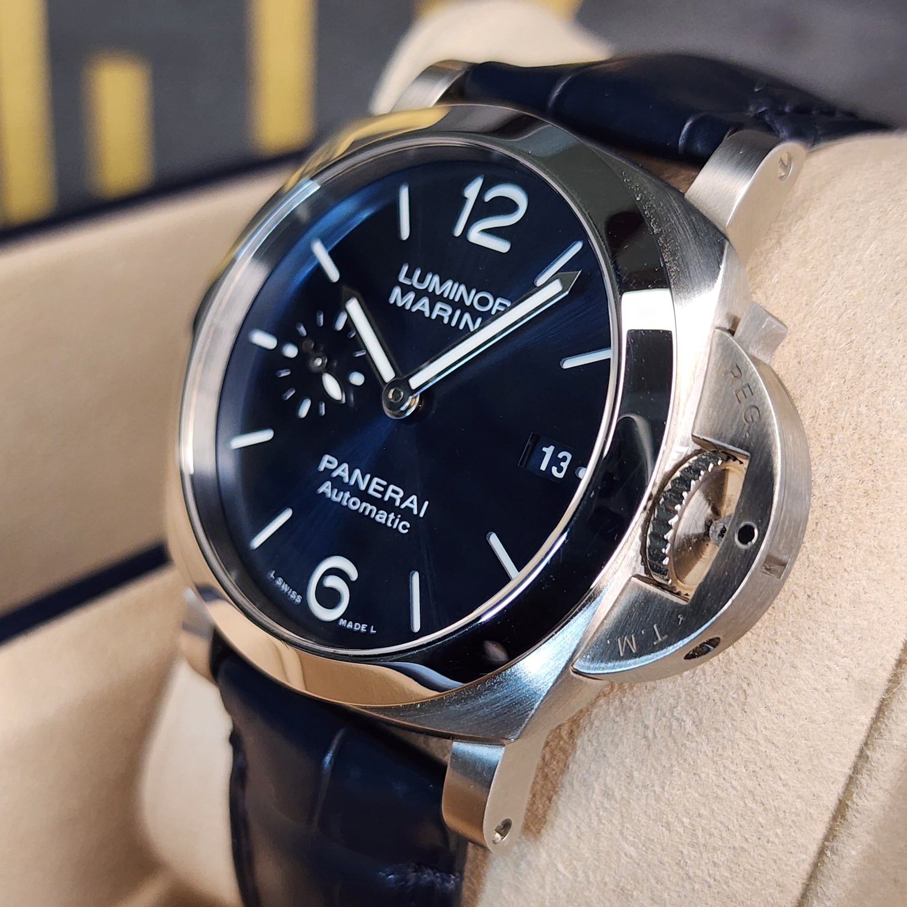 Panerai Quaranta PAM1372 right side view