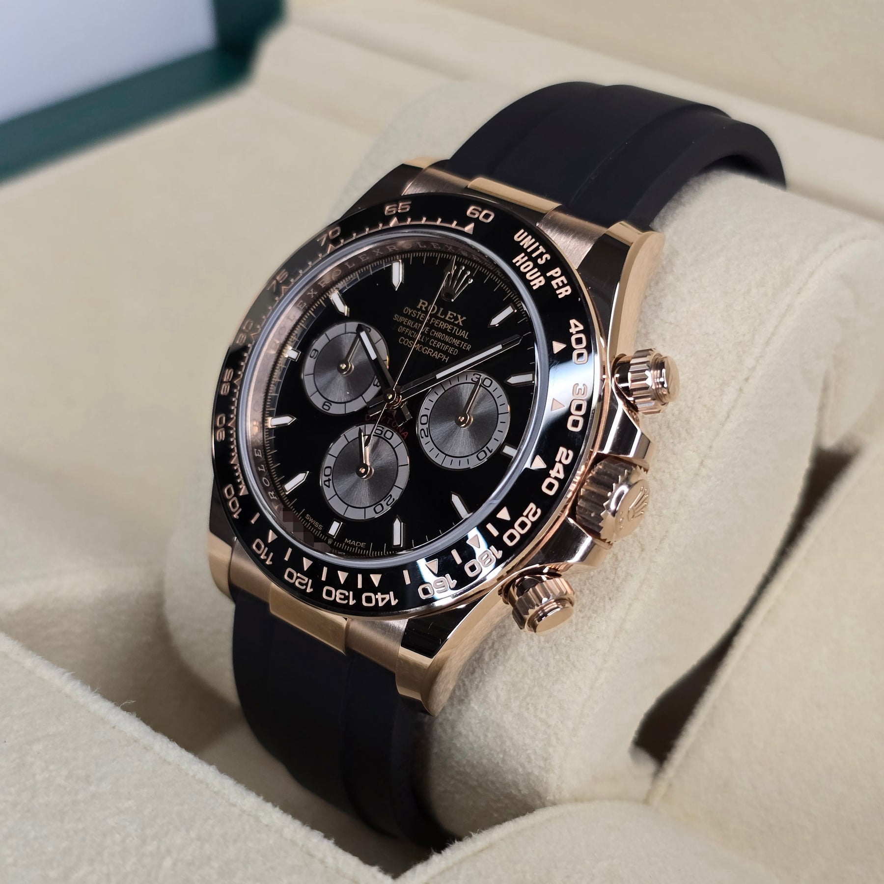 Rolex Cosmograph Daytona 126515LN front view case, bezel view