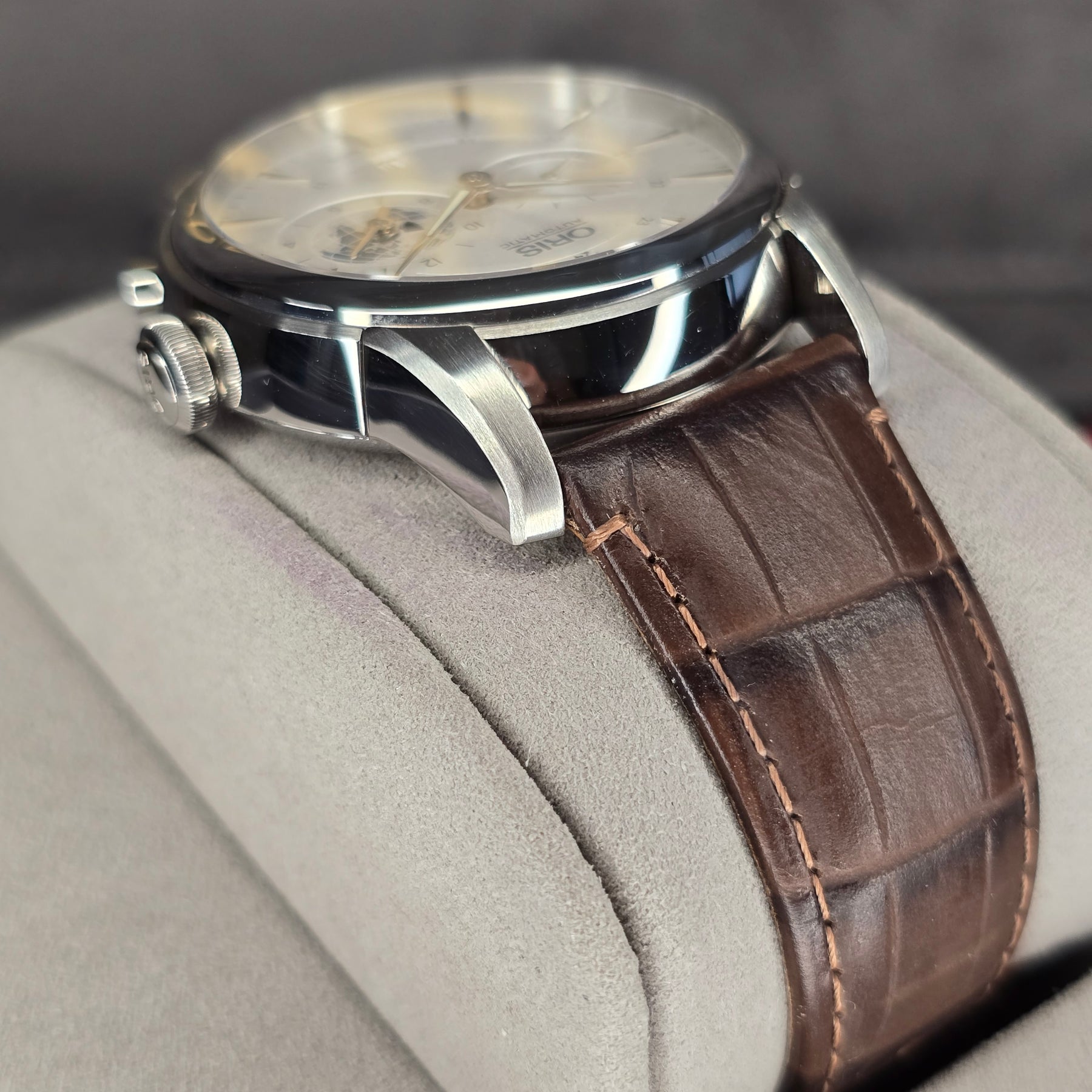 Oris Artelier Greenwich Mean Time lug, strap view